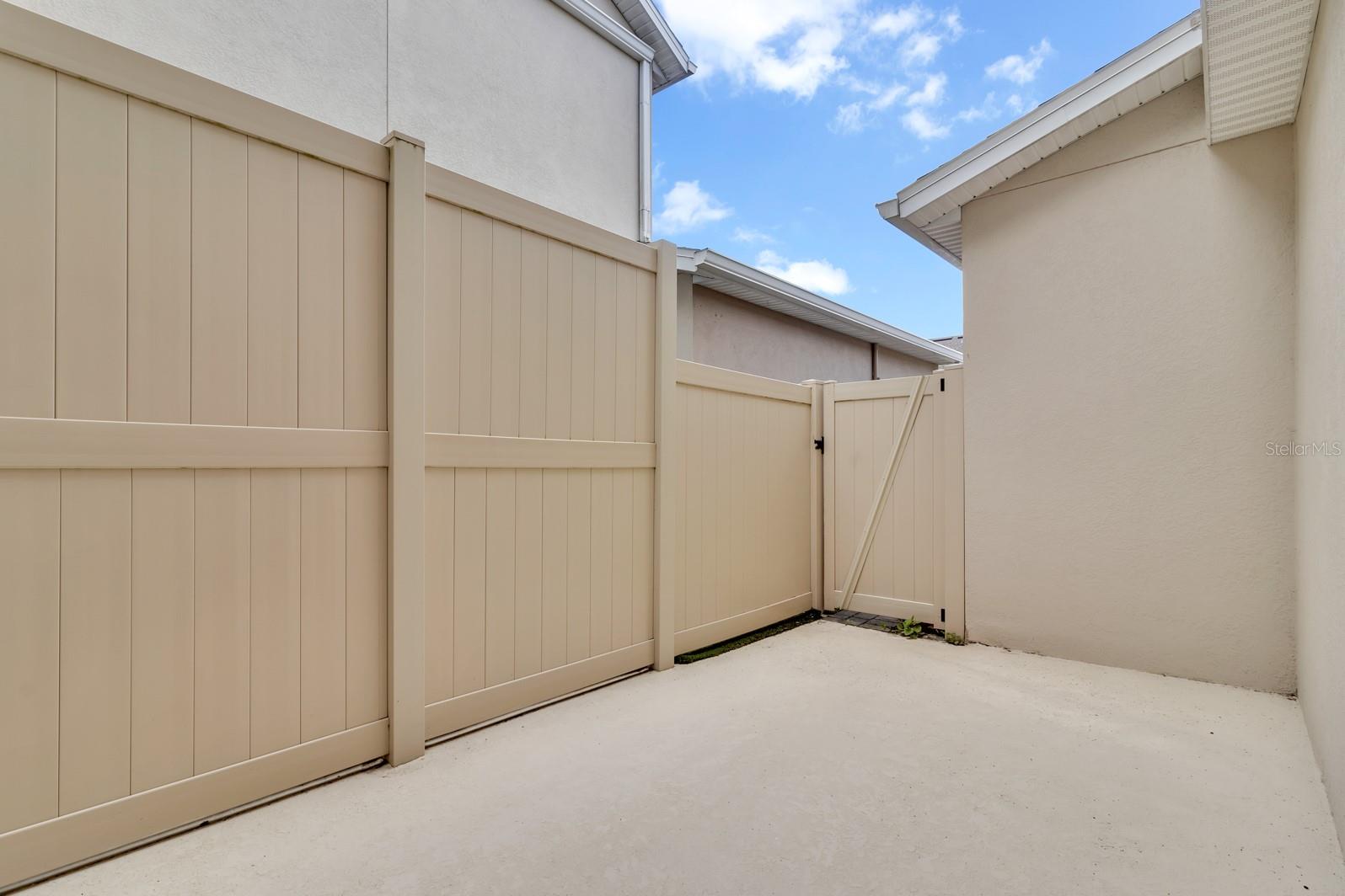 13745 BRESSLER ALY