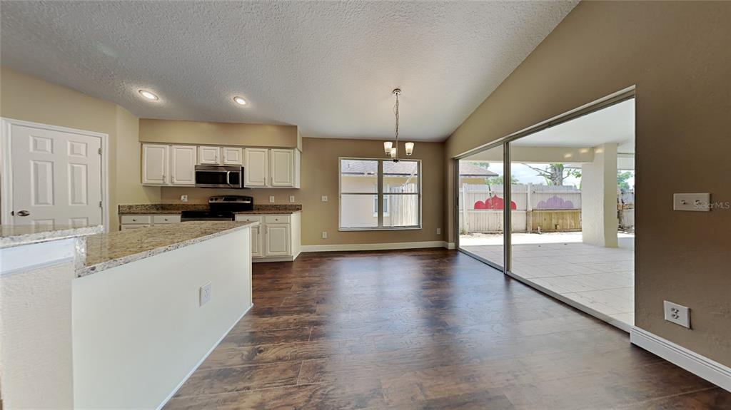7613 SILVER CROWN COURT