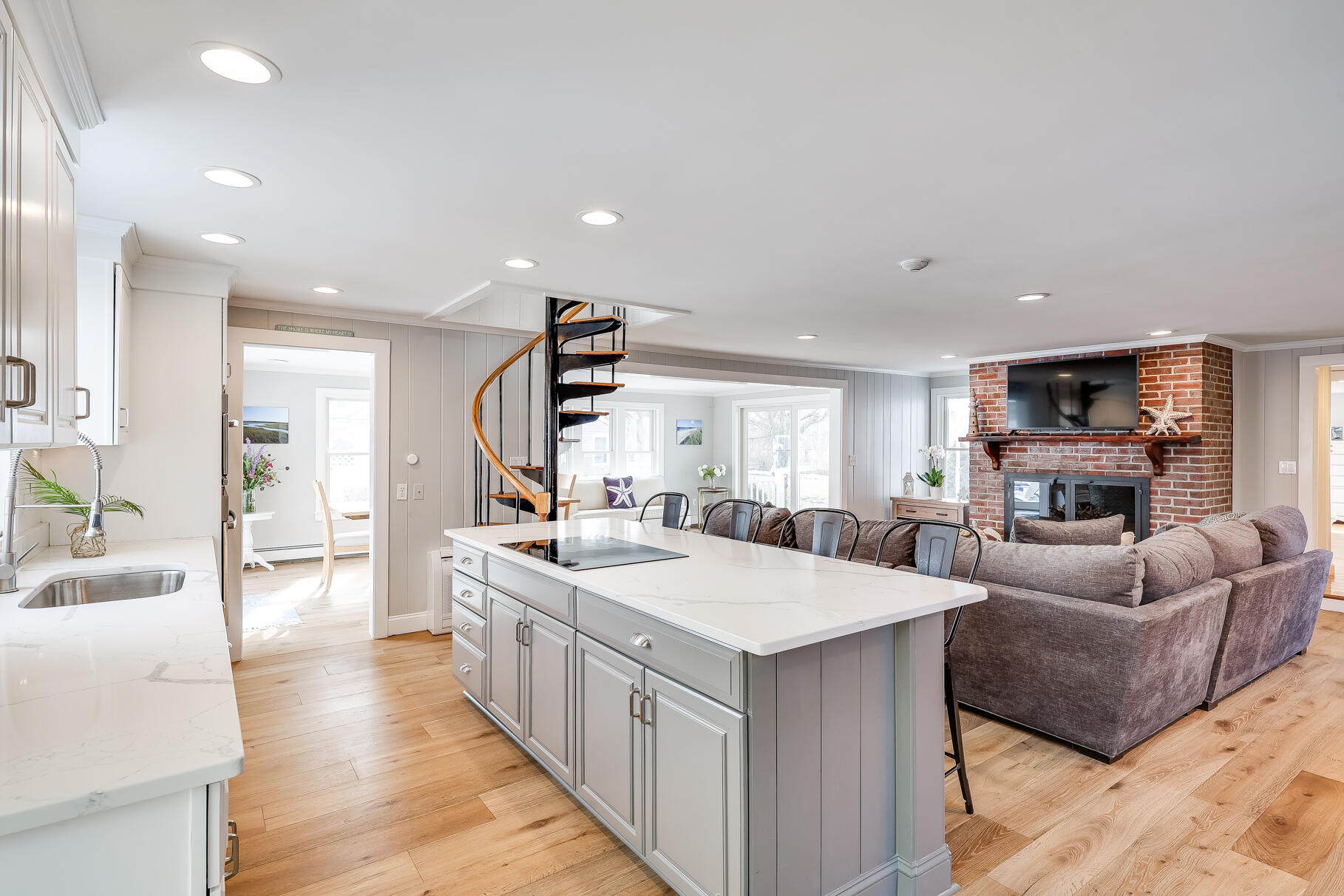 156 Commerce Road