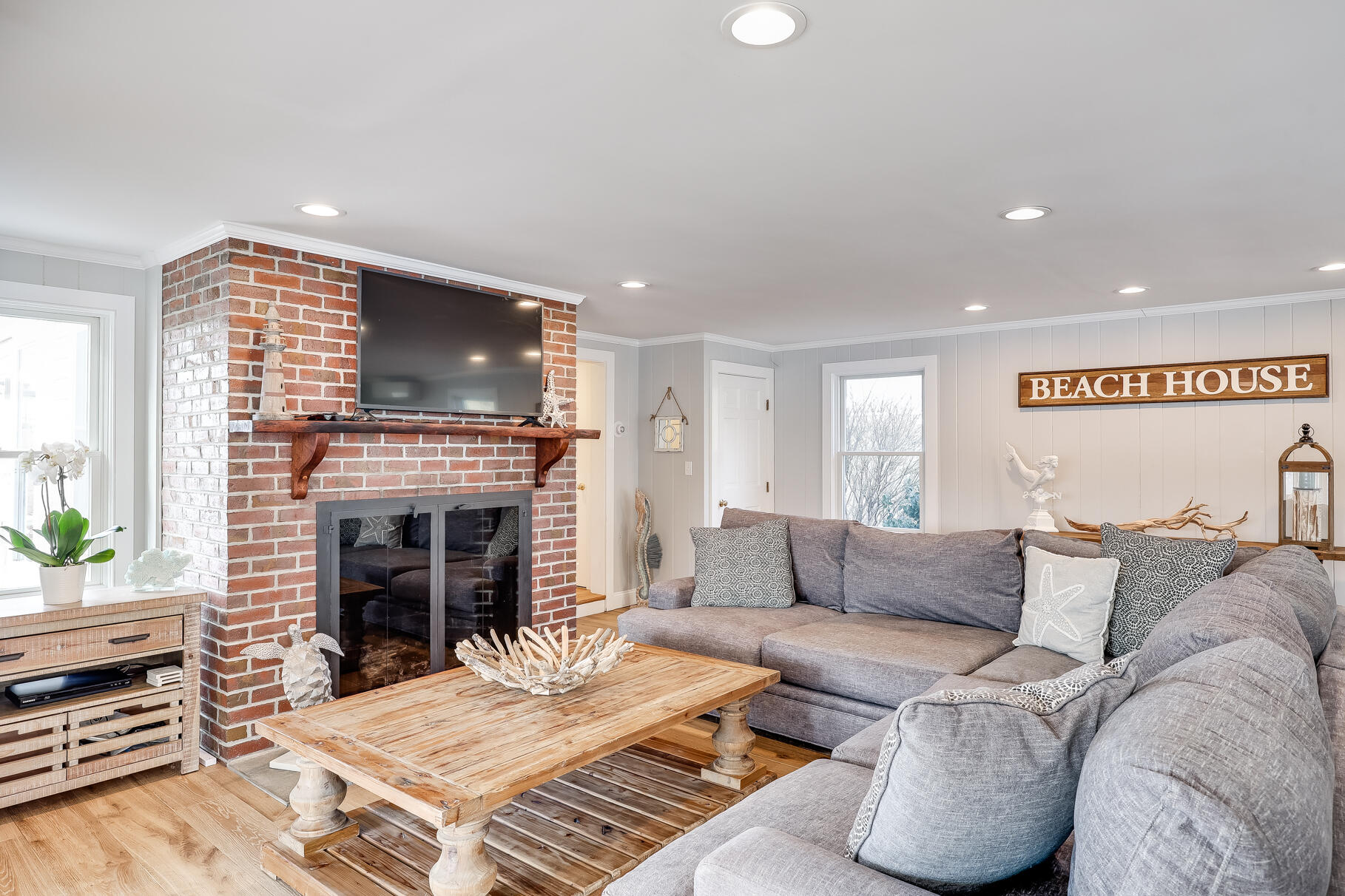 156 Commerce Road