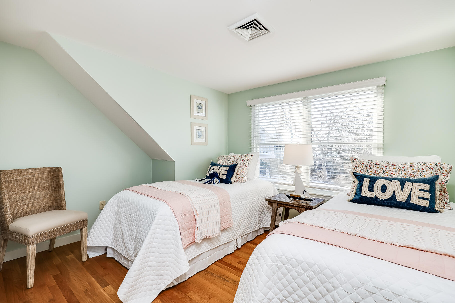 23 Linger Longer Cartway