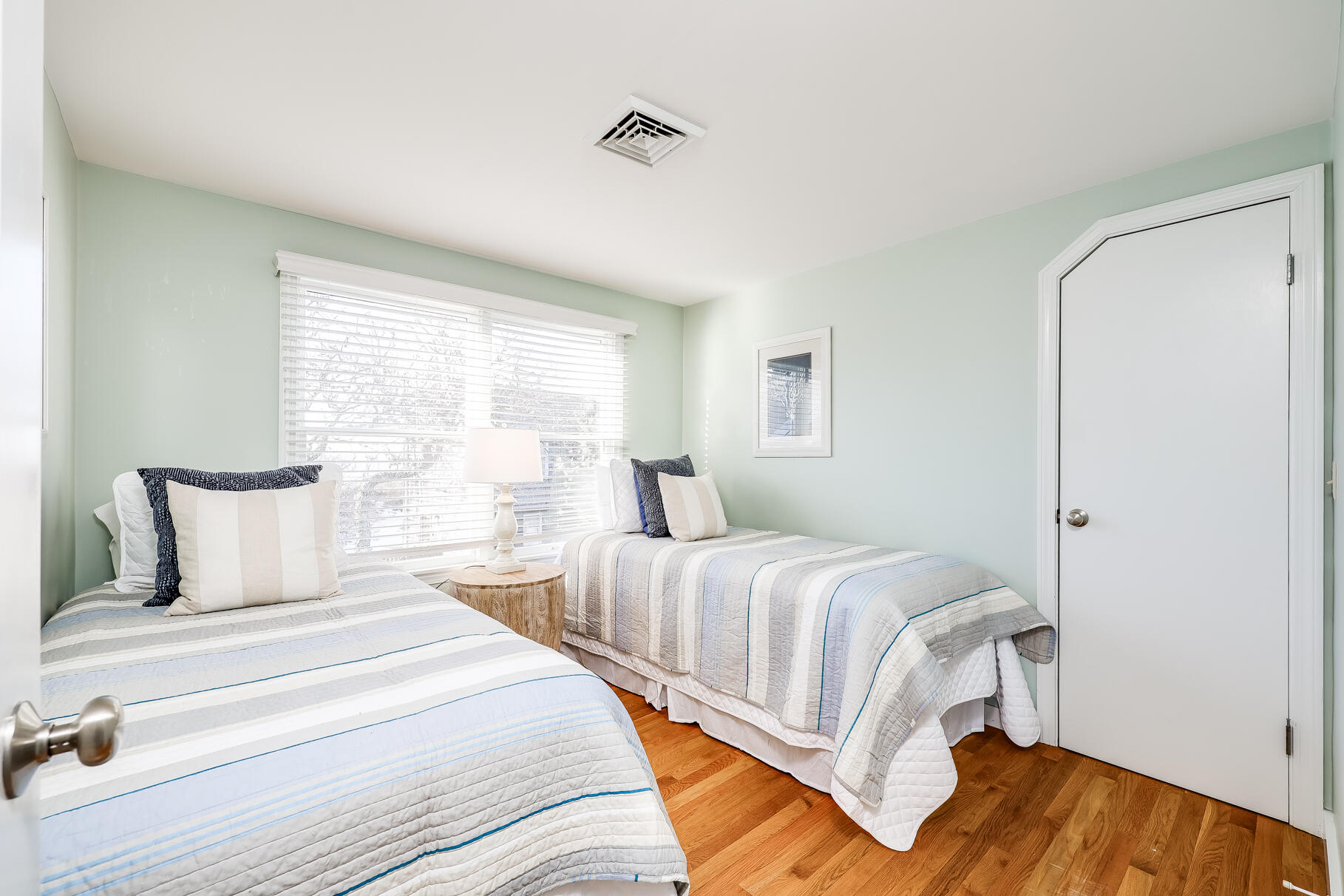 23 Linger Longer Cartway