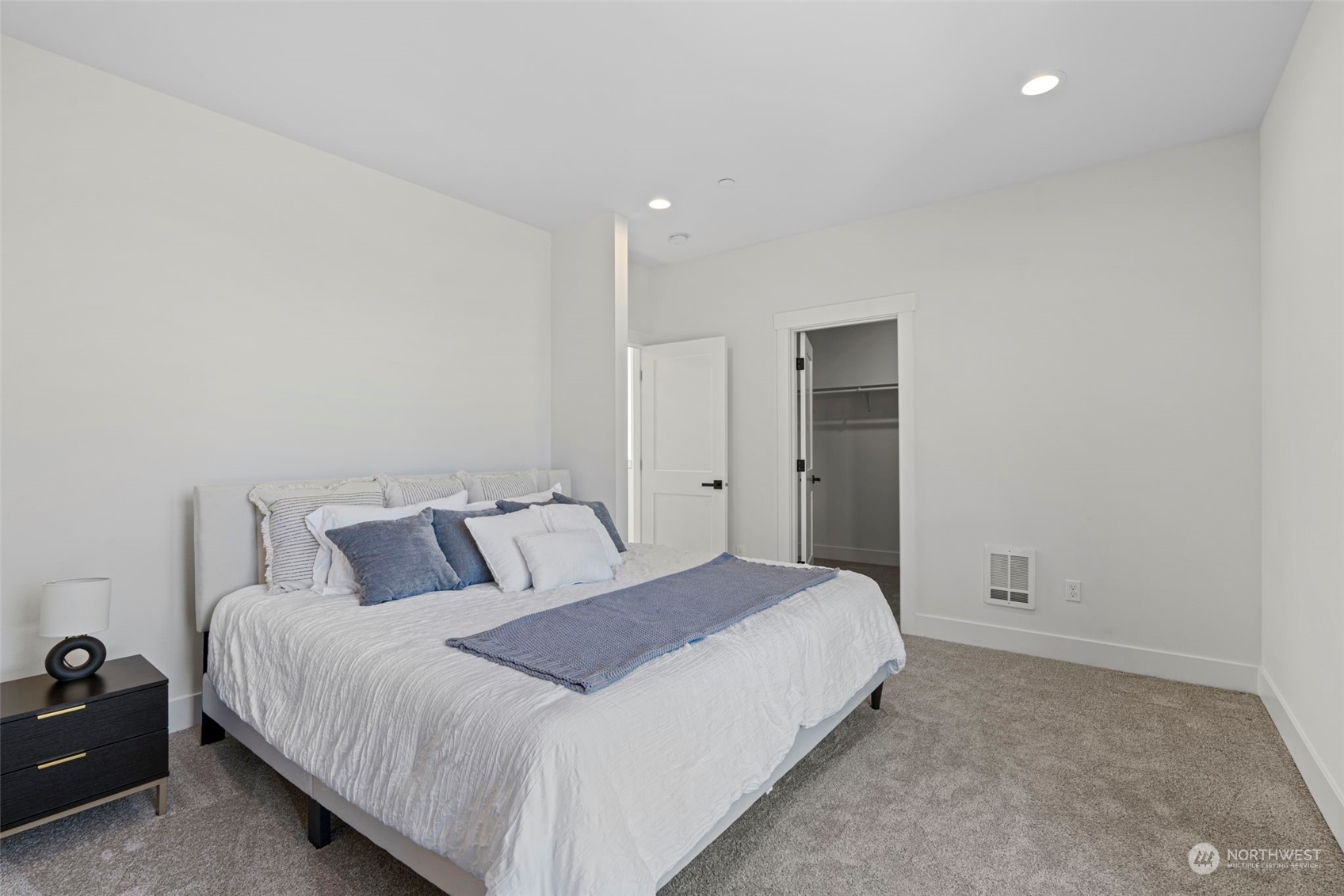 20120 61st Place W Unit: TH13