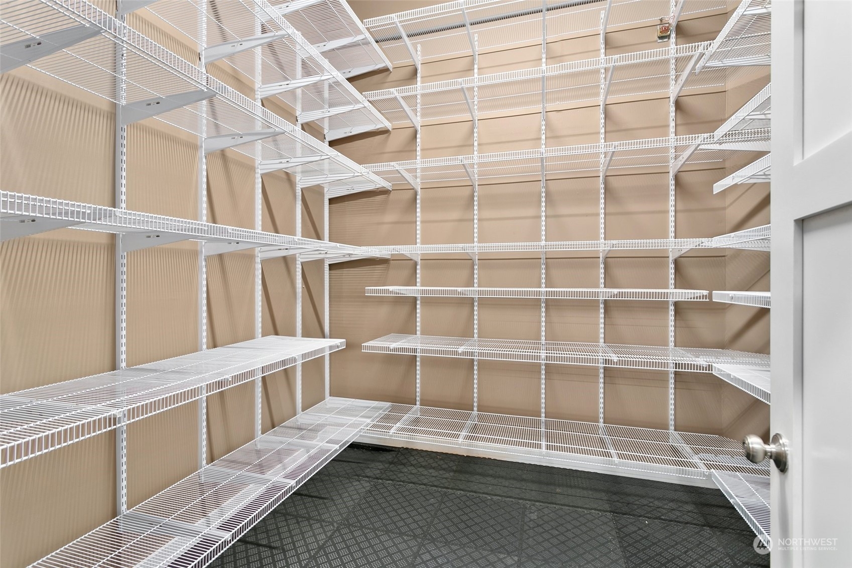 573 Saddleback Loop Way NW