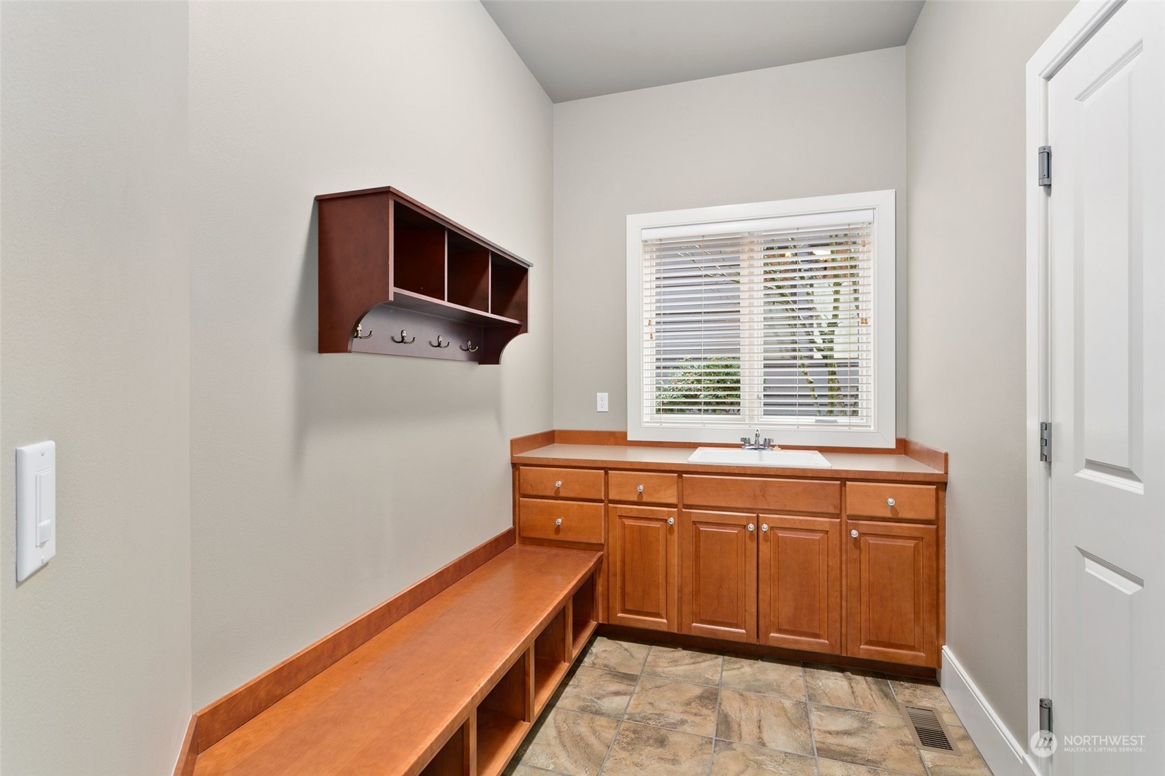 573 Saddleback Loop Way NW