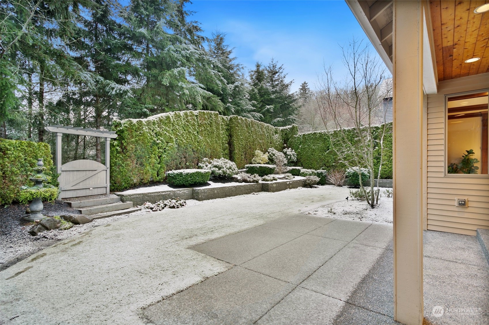 573 Saddleback Loop Way NW