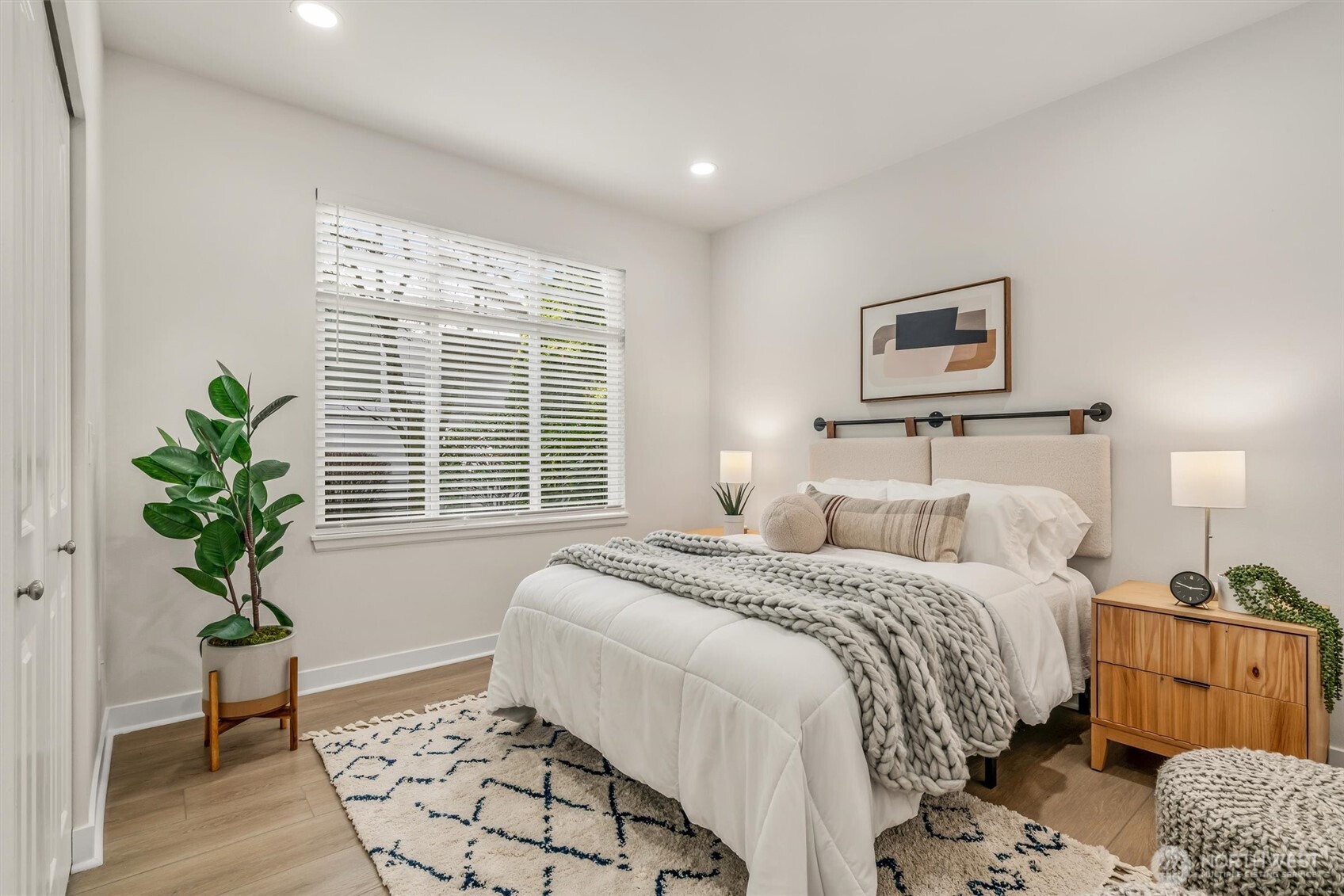 911 232nd Lane NE Unit: 911