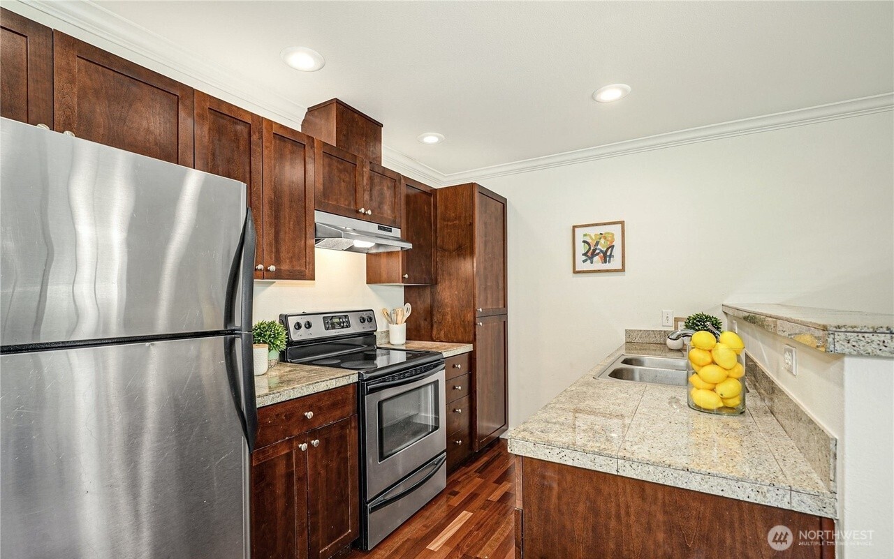 25025 SE Klahanie Boulevard Unit: J102