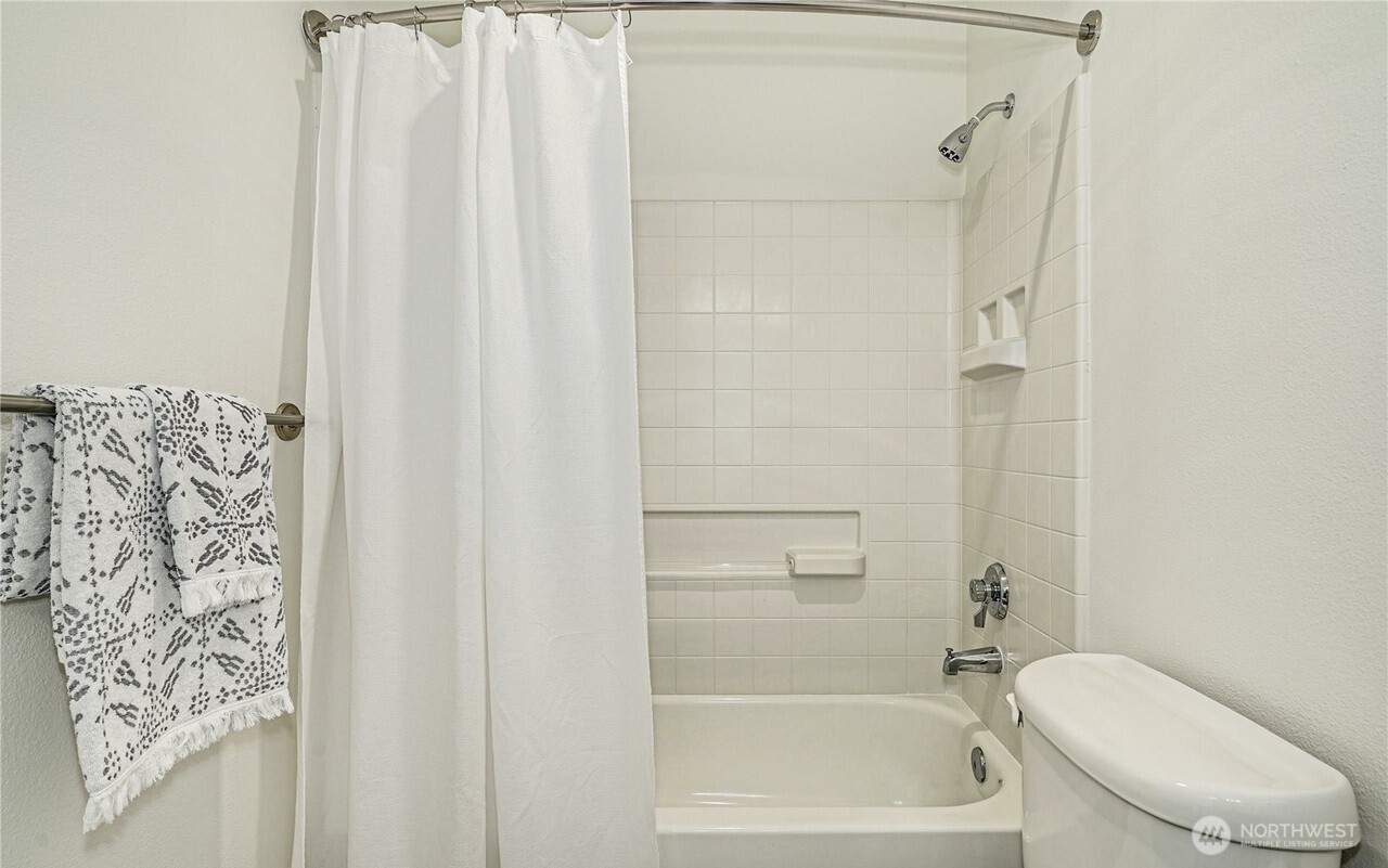 25025 SE Klahanie Boulevard Unit: J102