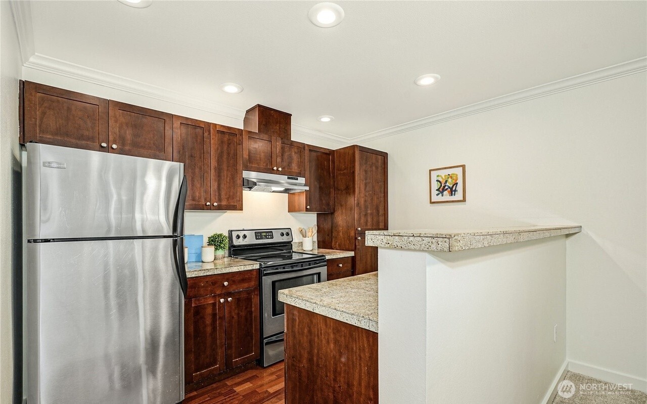 25025 SE Klahanie Boulevard Unit: J102