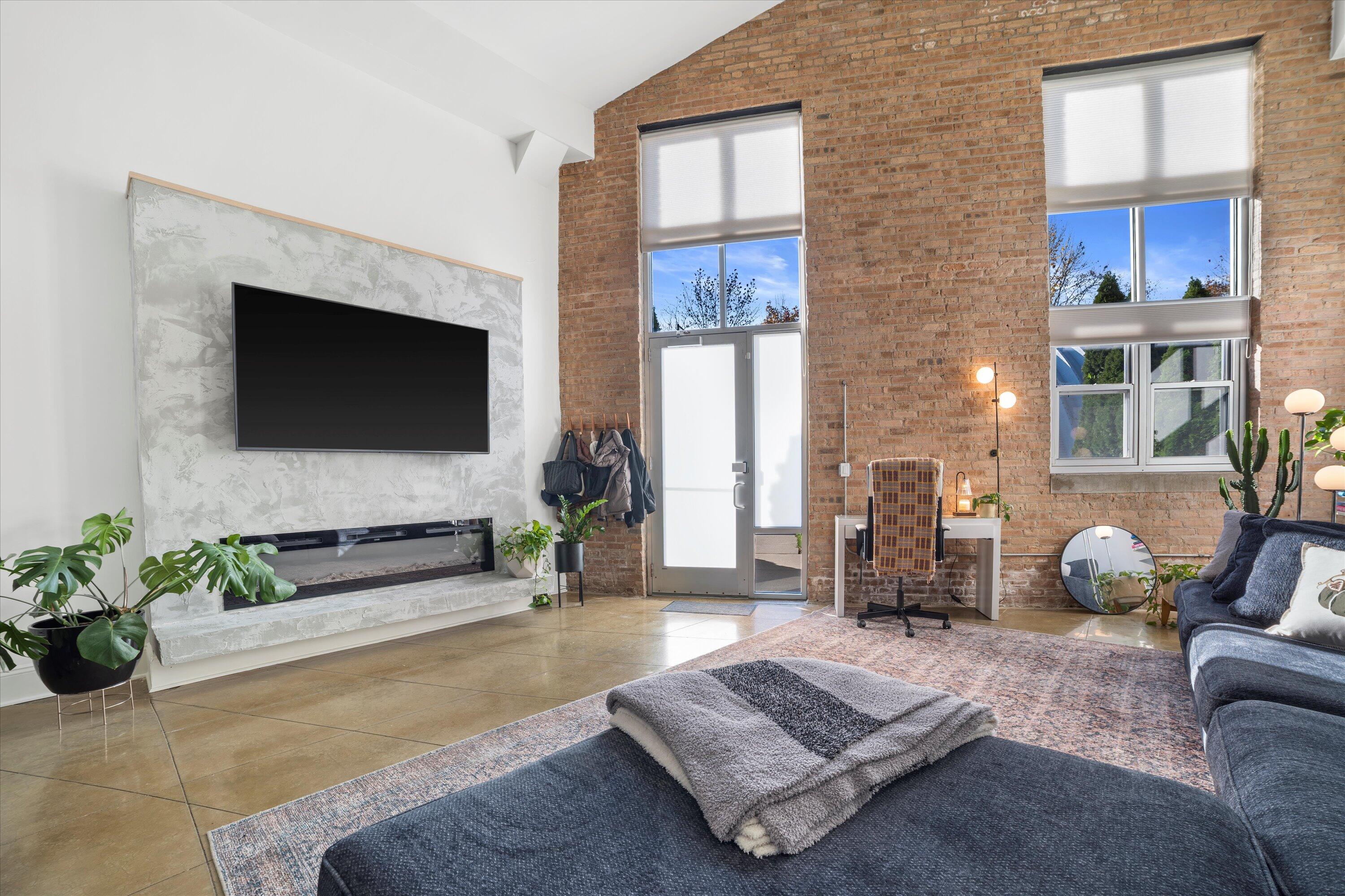 3059 N Weil St Unit: 123