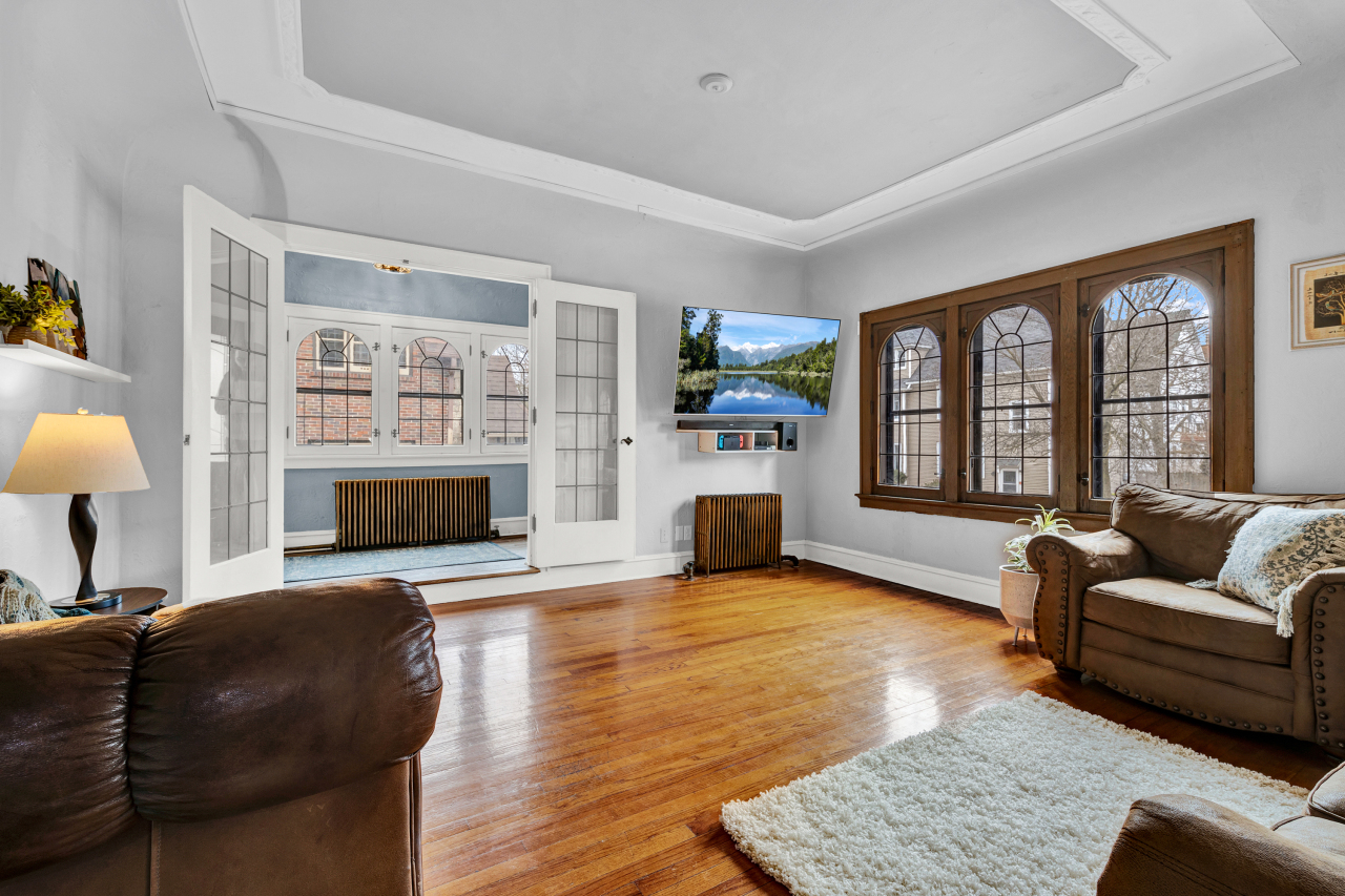 2120 E Menlo Blvd