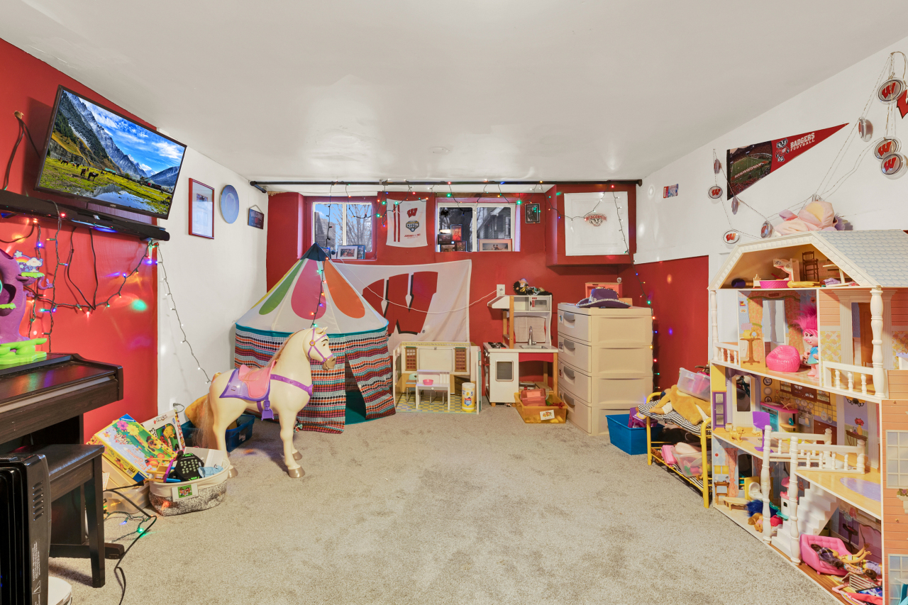 2120 E Menlo Blvd