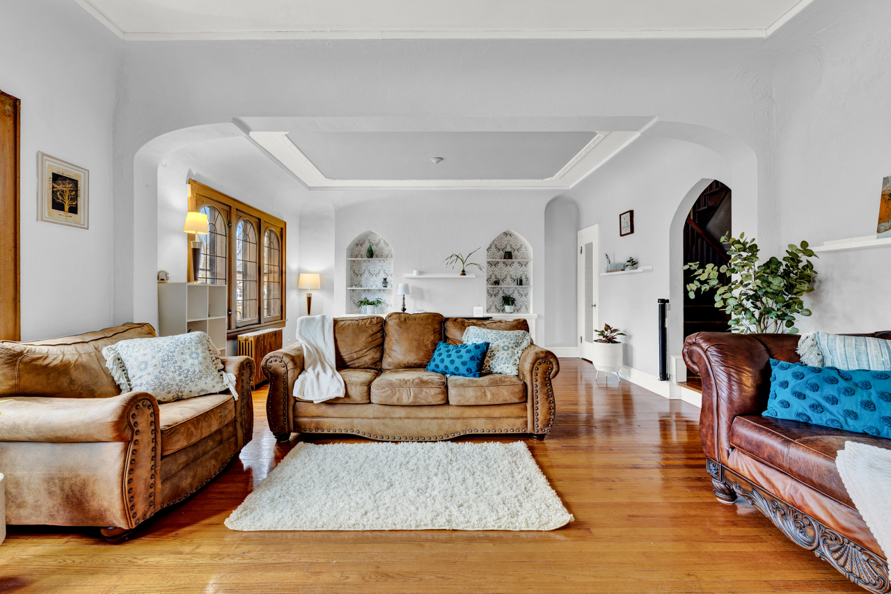 2120 E Menlo Blvd