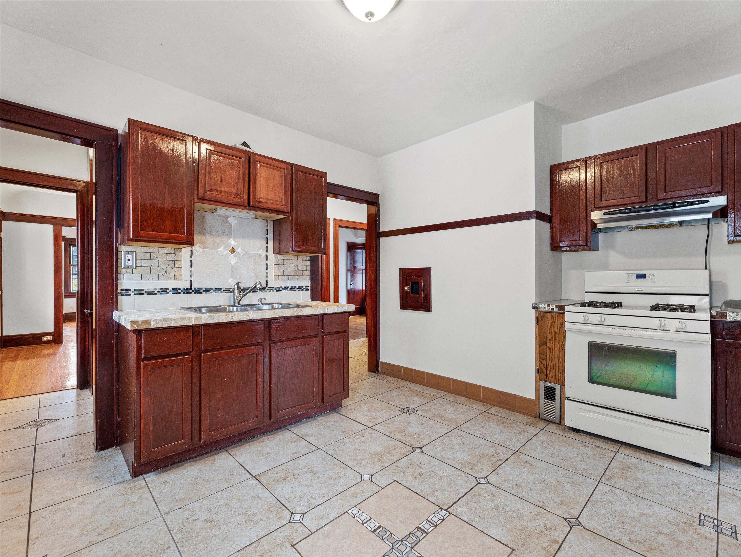 2728 N 47th St 2730