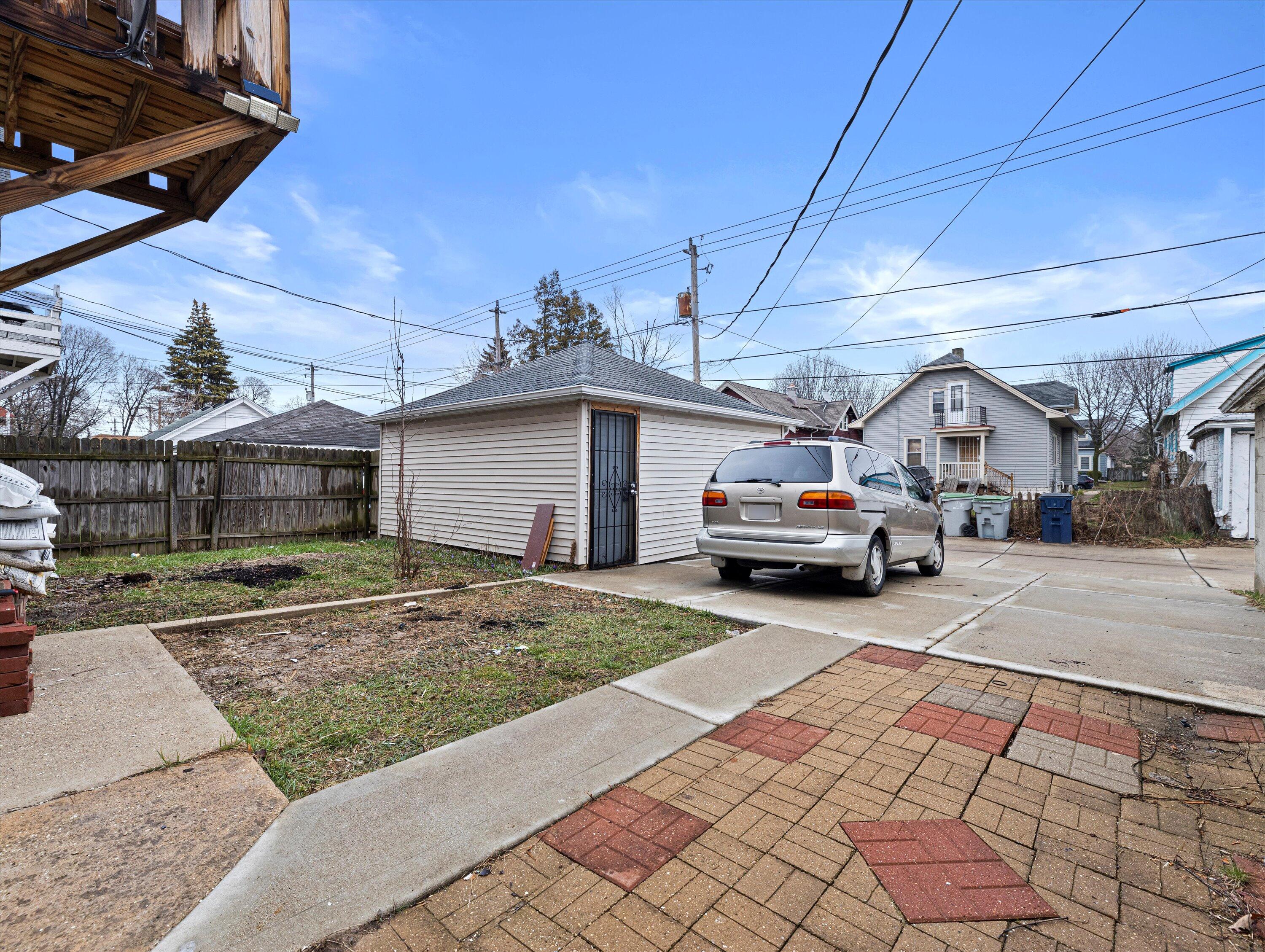 2728 N 47th St 2730