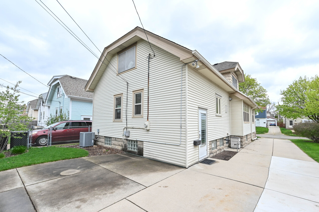 2507 N 70th St