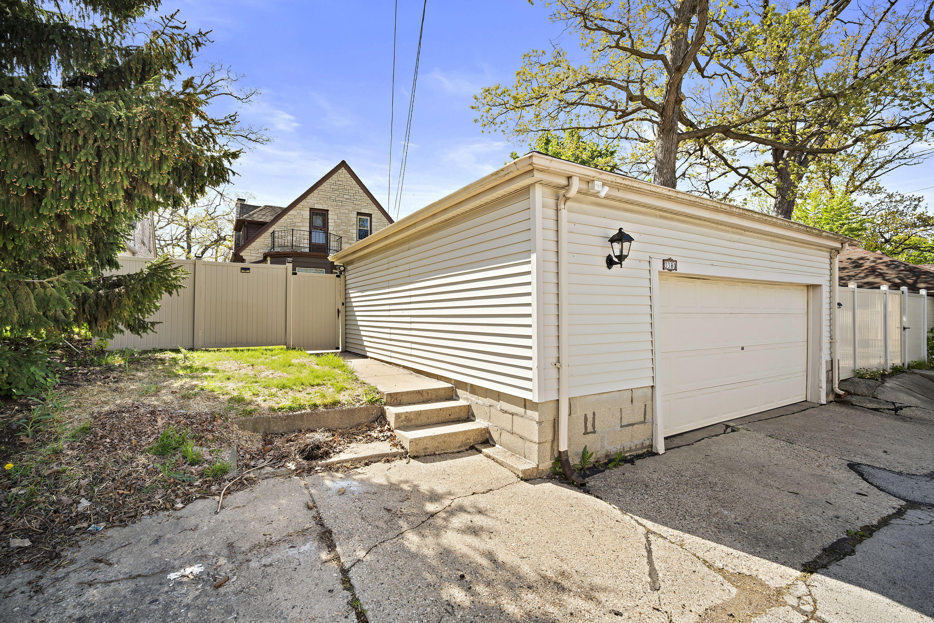 3380 S Princeton Ave