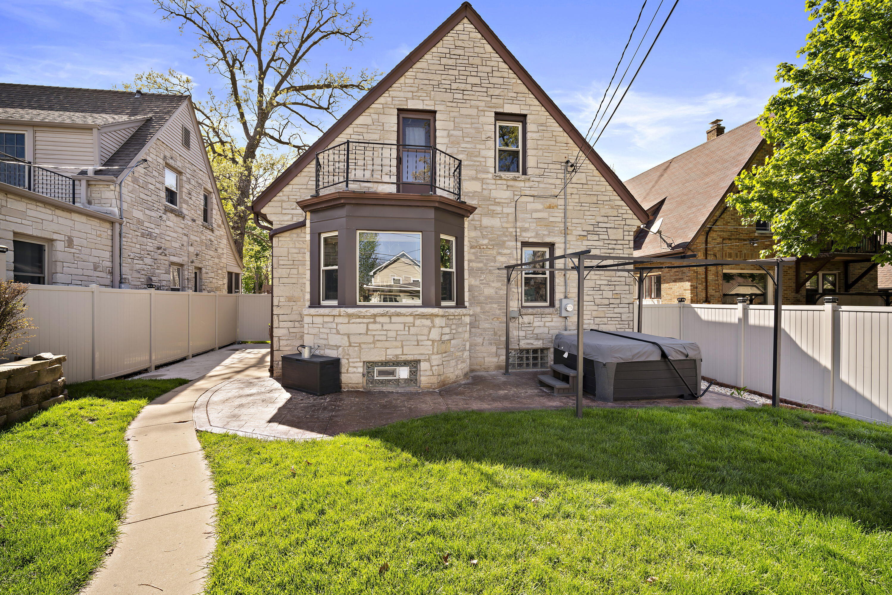 3380 S Princeton Ave