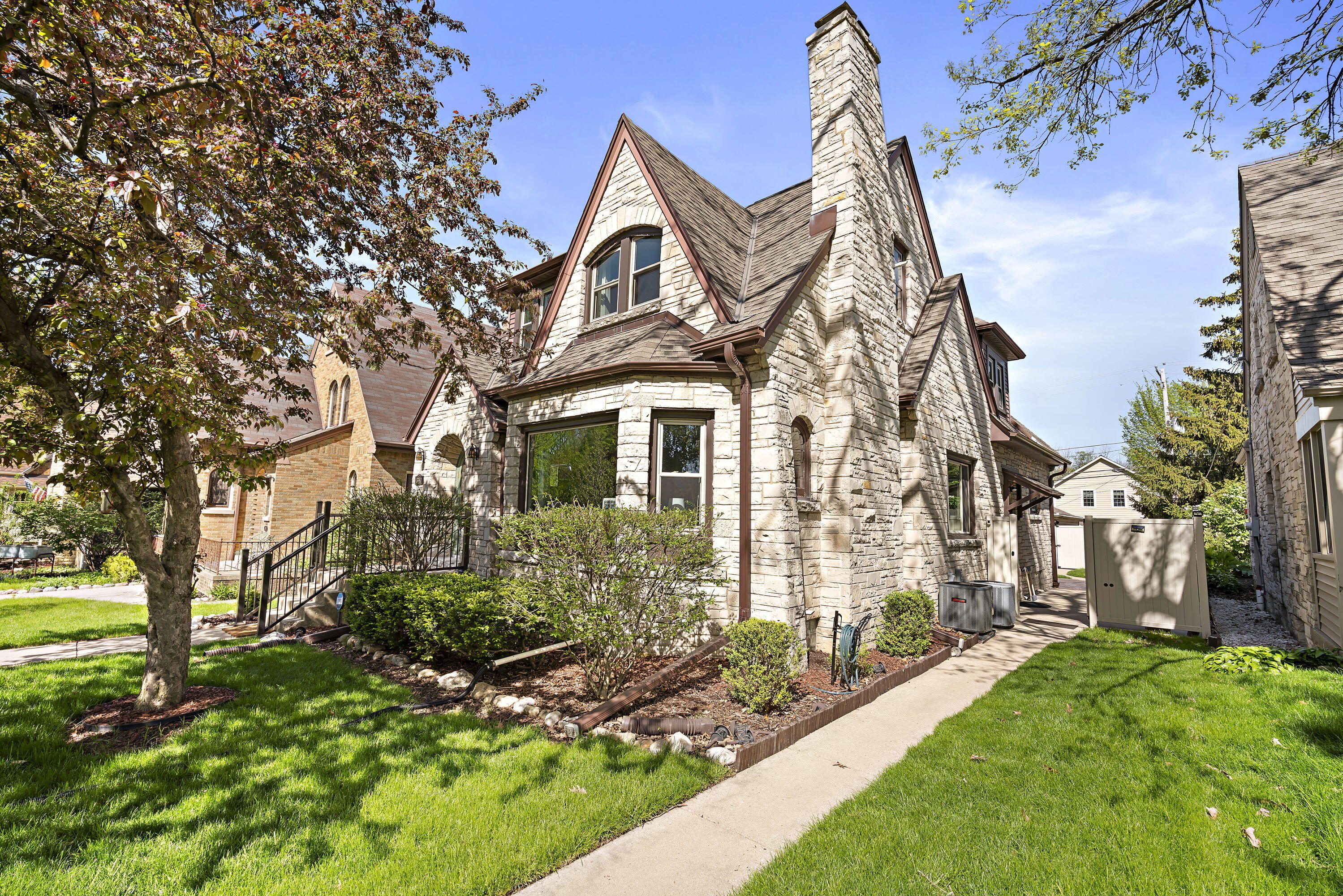 3380 S Princeton Ave