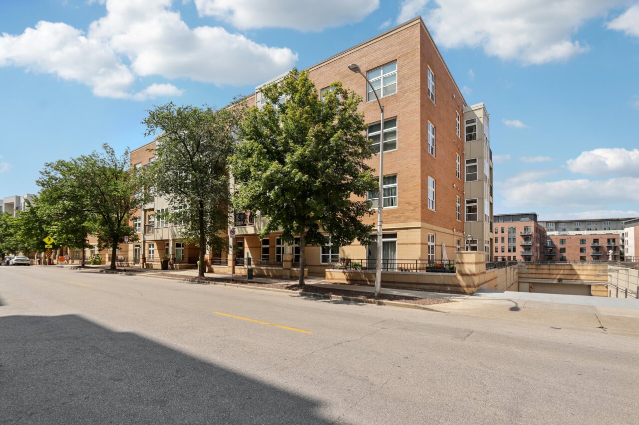 1915 N Water St 301