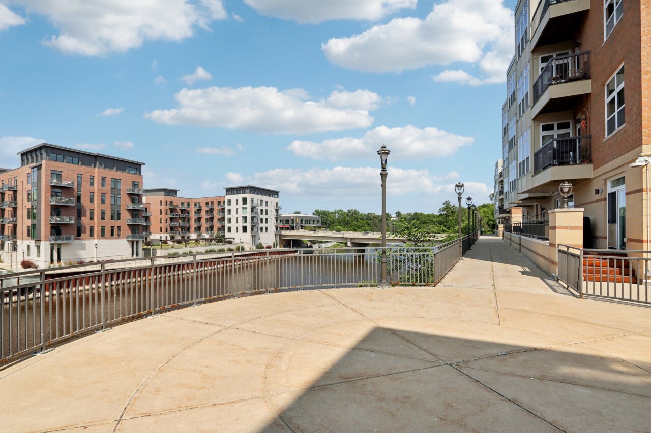 1915 N Water St 301