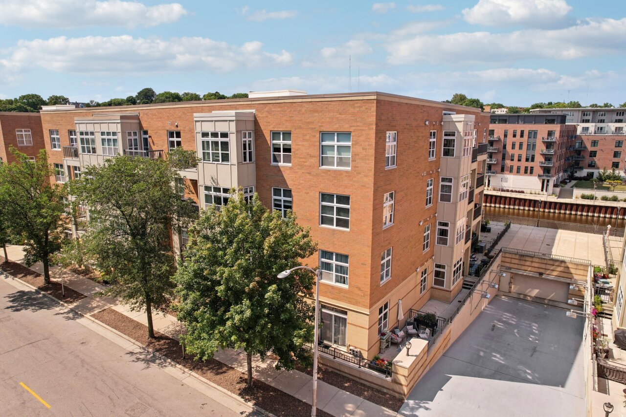 1915 N Water St 301