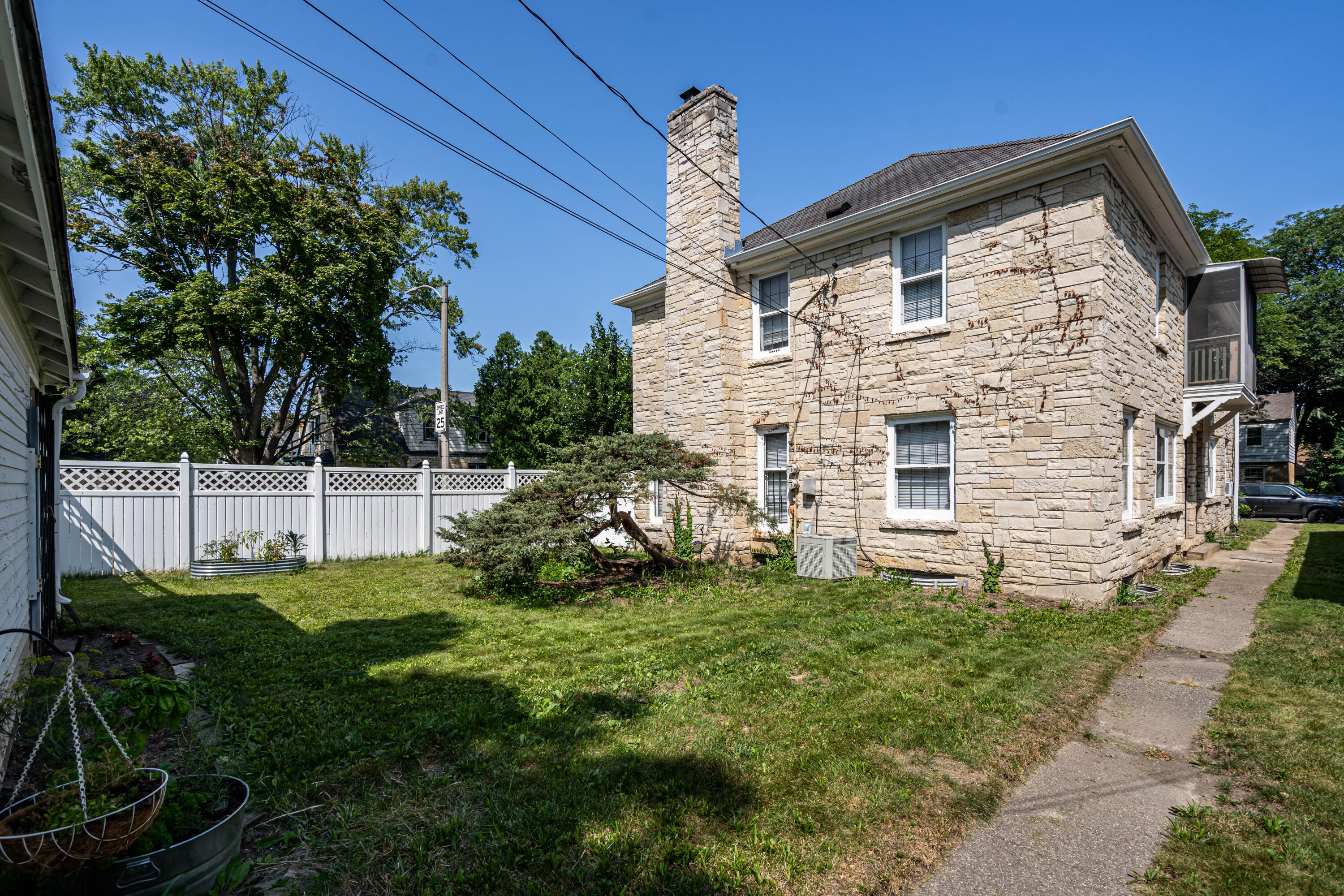 4707 W Keefe Ave