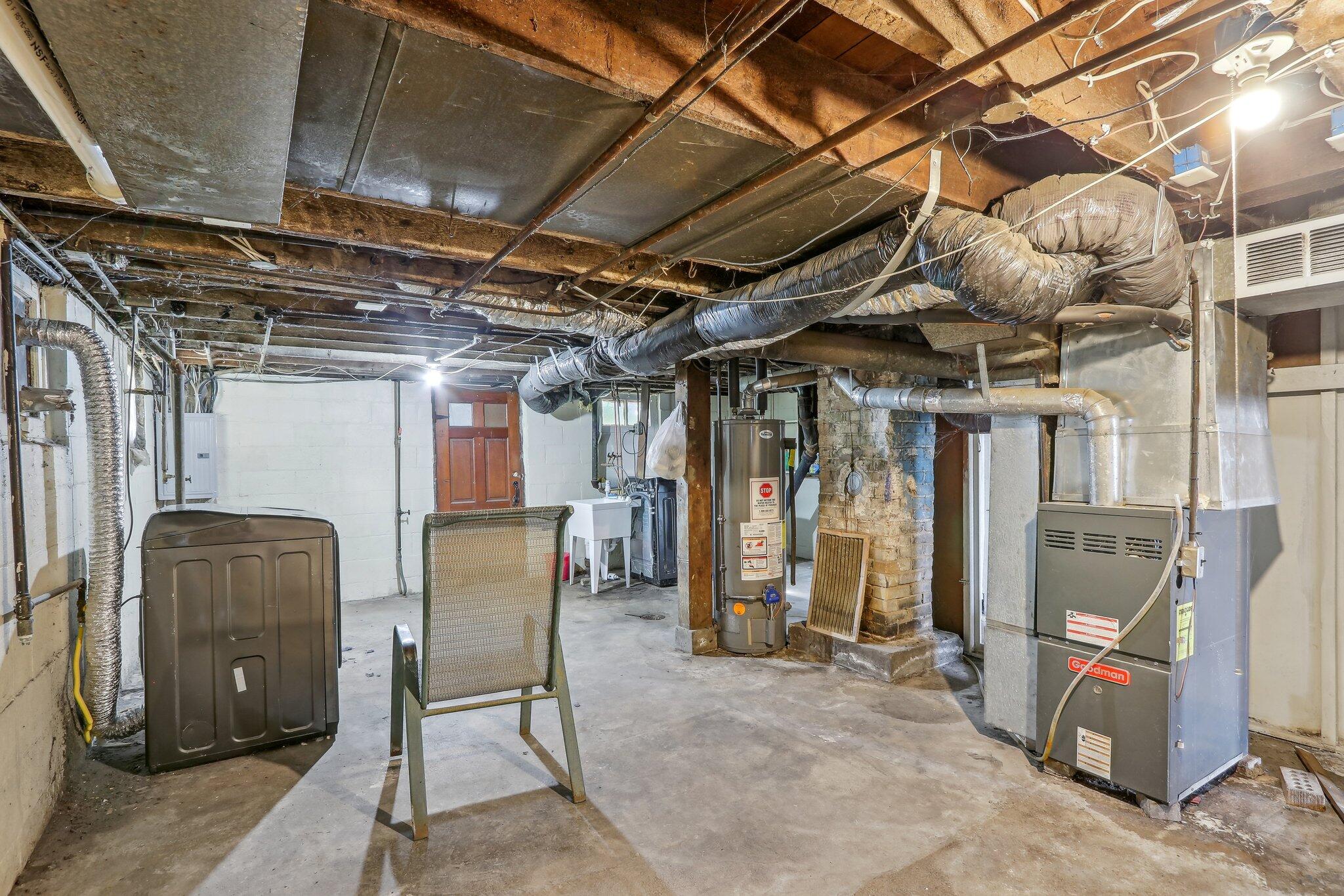 2125 W Grant St