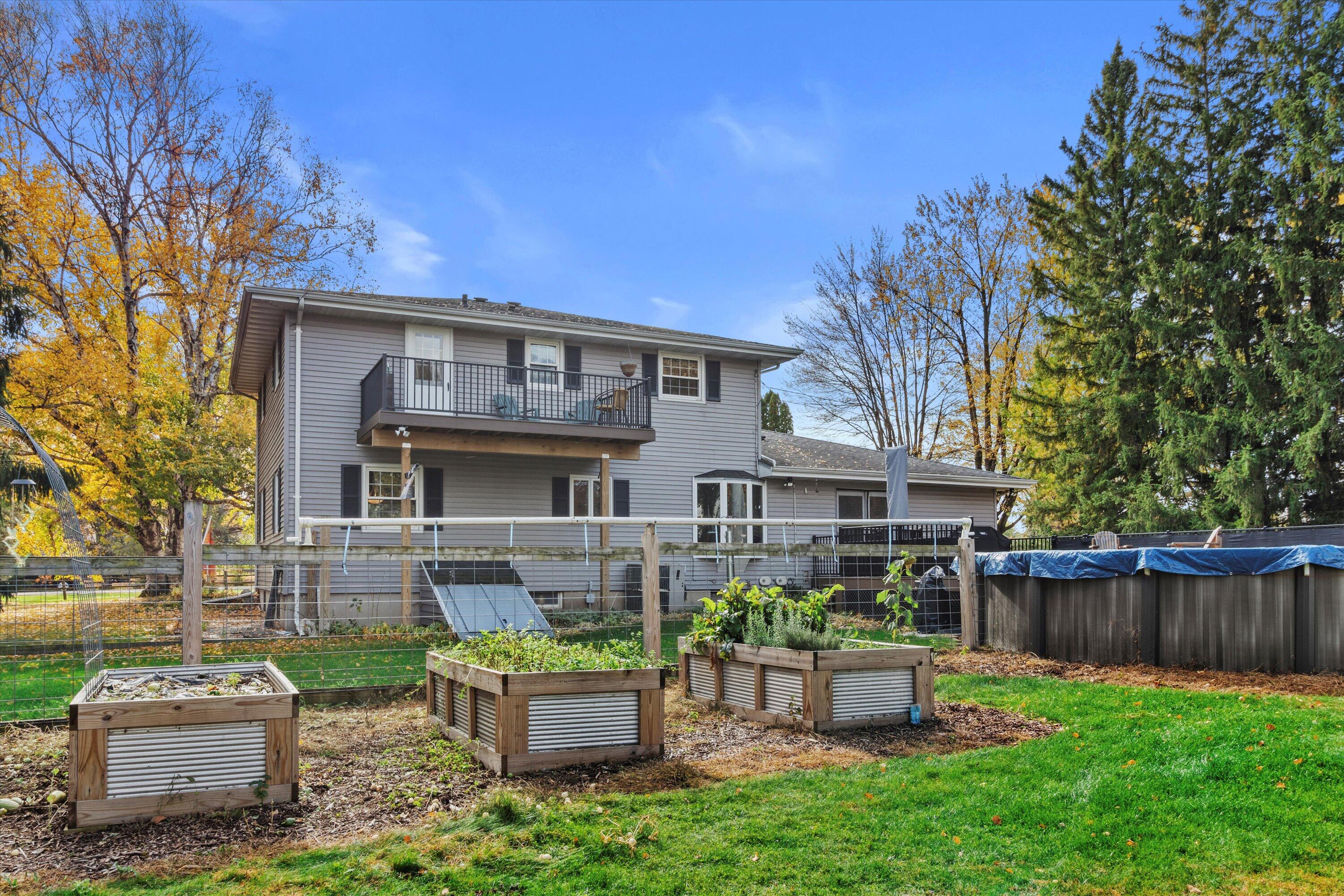 W1214 Glenview Ave