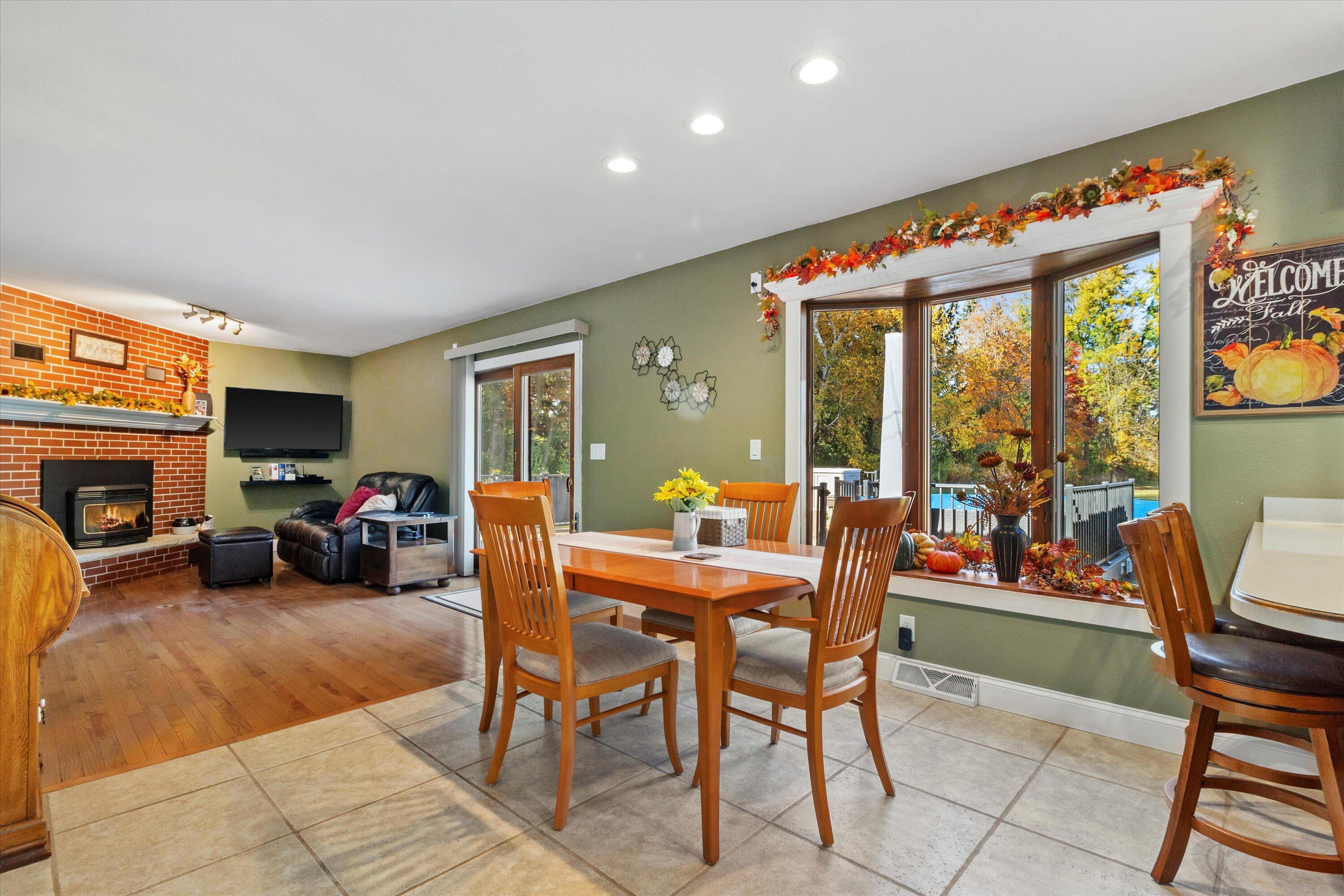 W1214 Glenview Ave