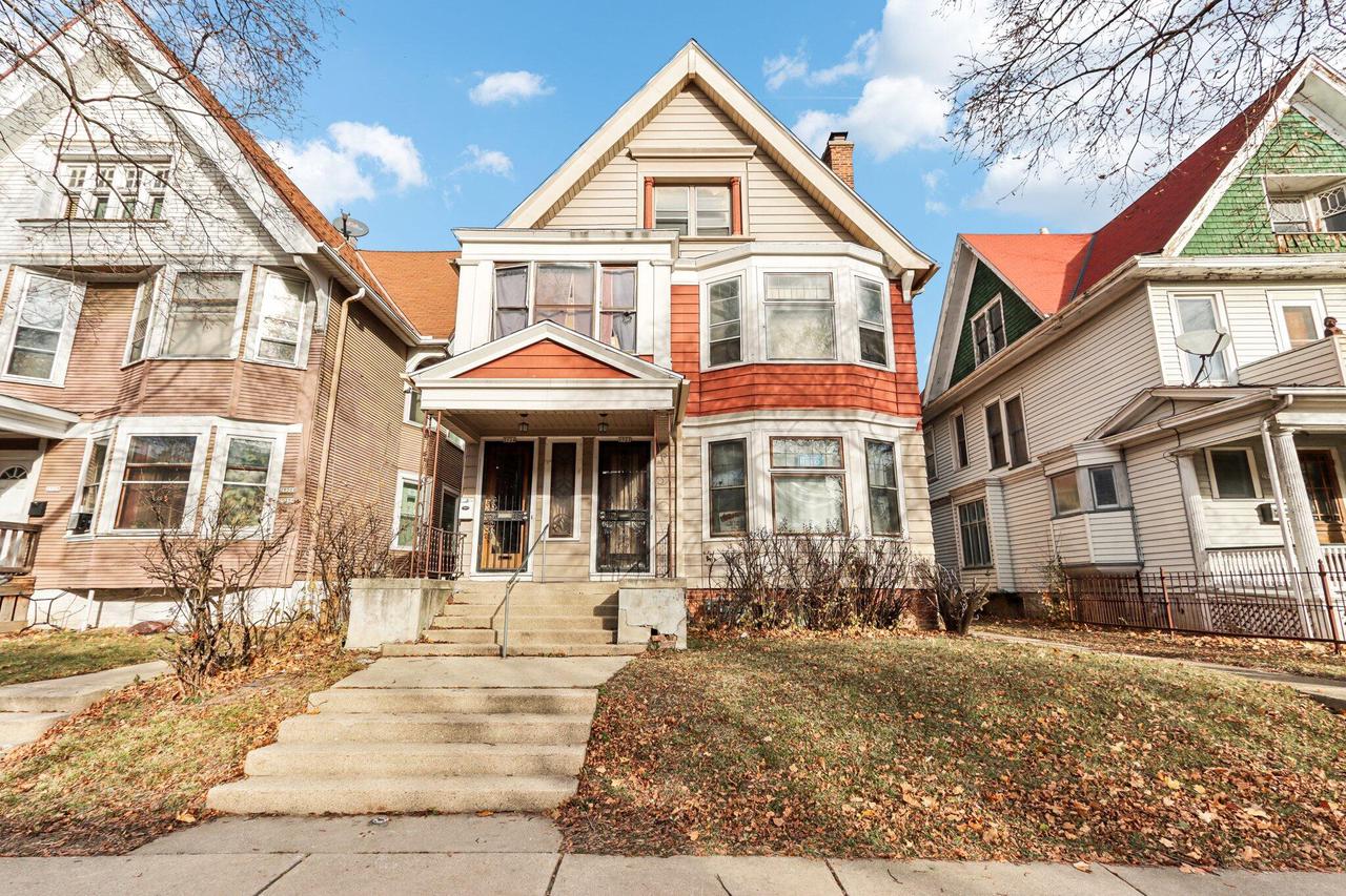 2922 West Juneau AVENUE 2924