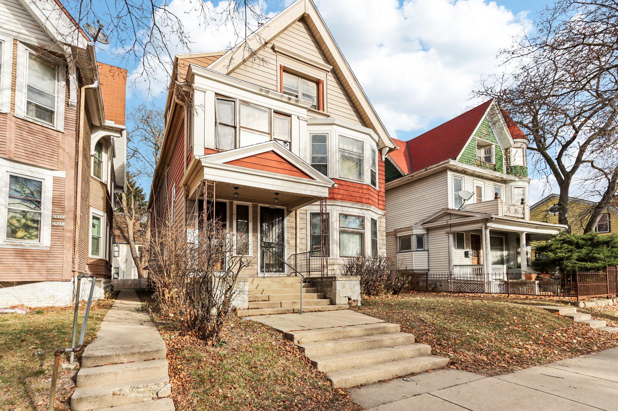 2922 W Juneau Ave
