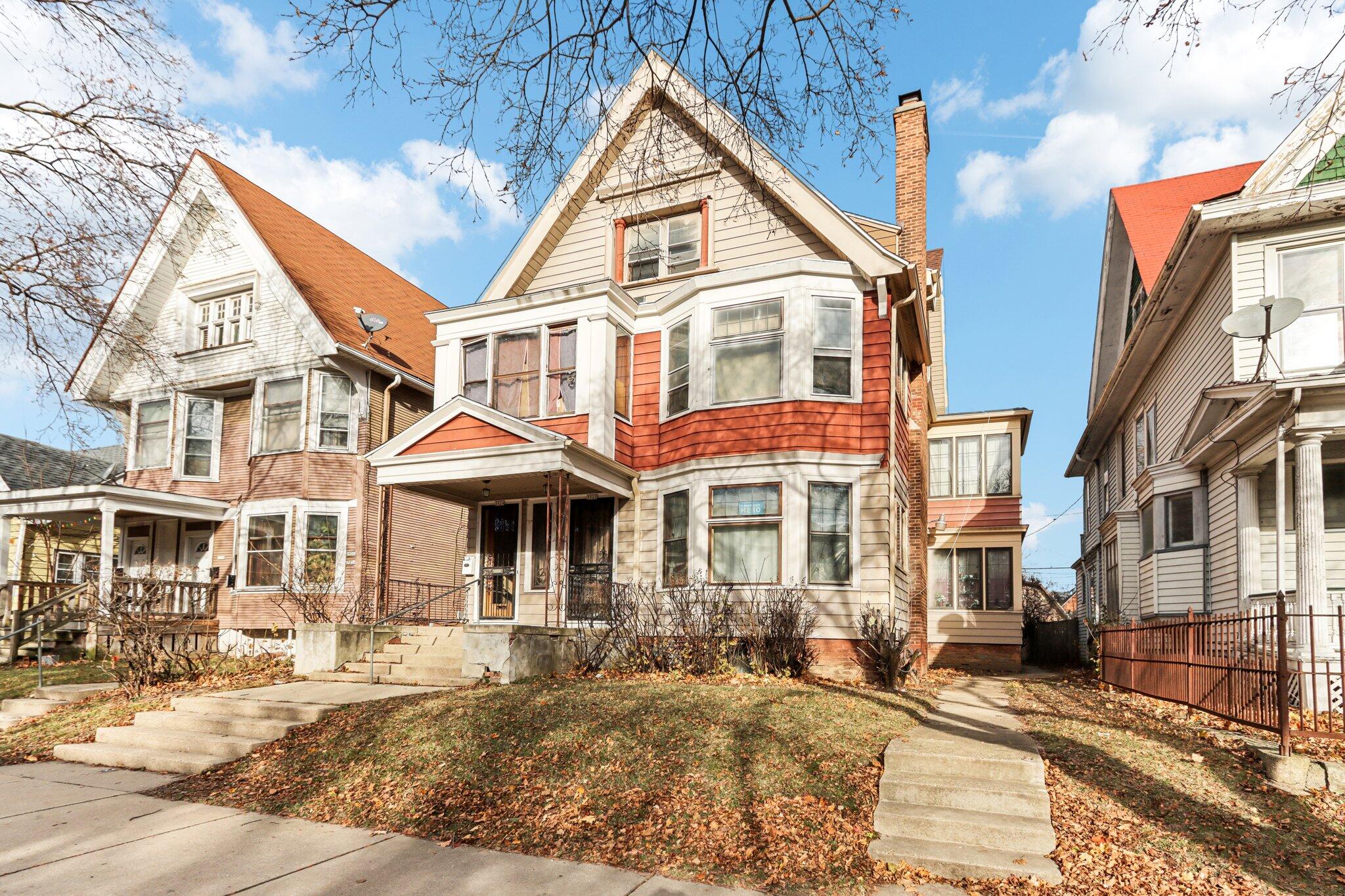 2922 W Juneau Ave