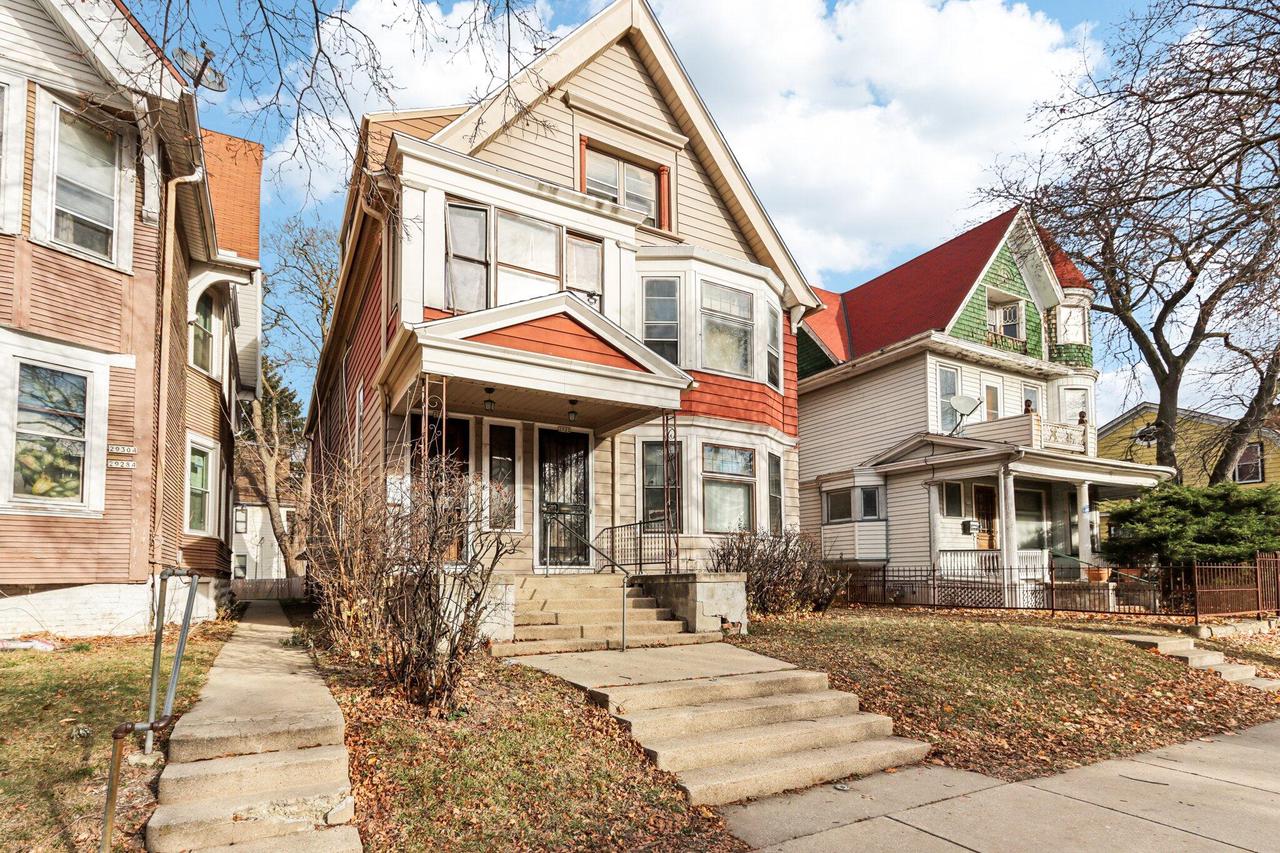 2922 West Juneau AVENUE 2924