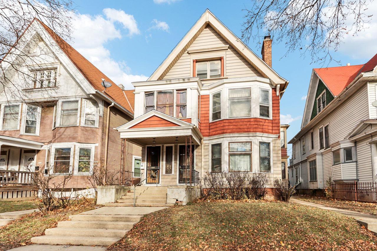 2922 West Juneau AVENUE 2924