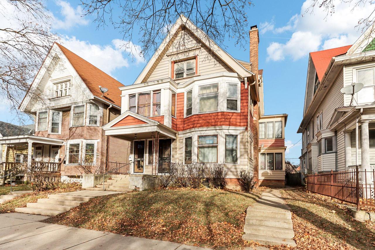 2922 West Juneau AVENUE 2924