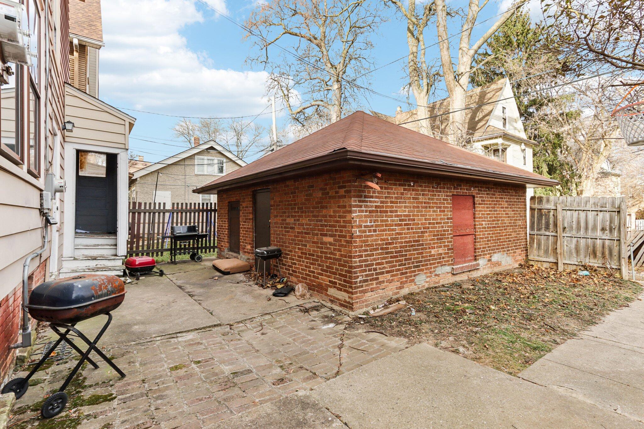 2922 W Juneau Ave