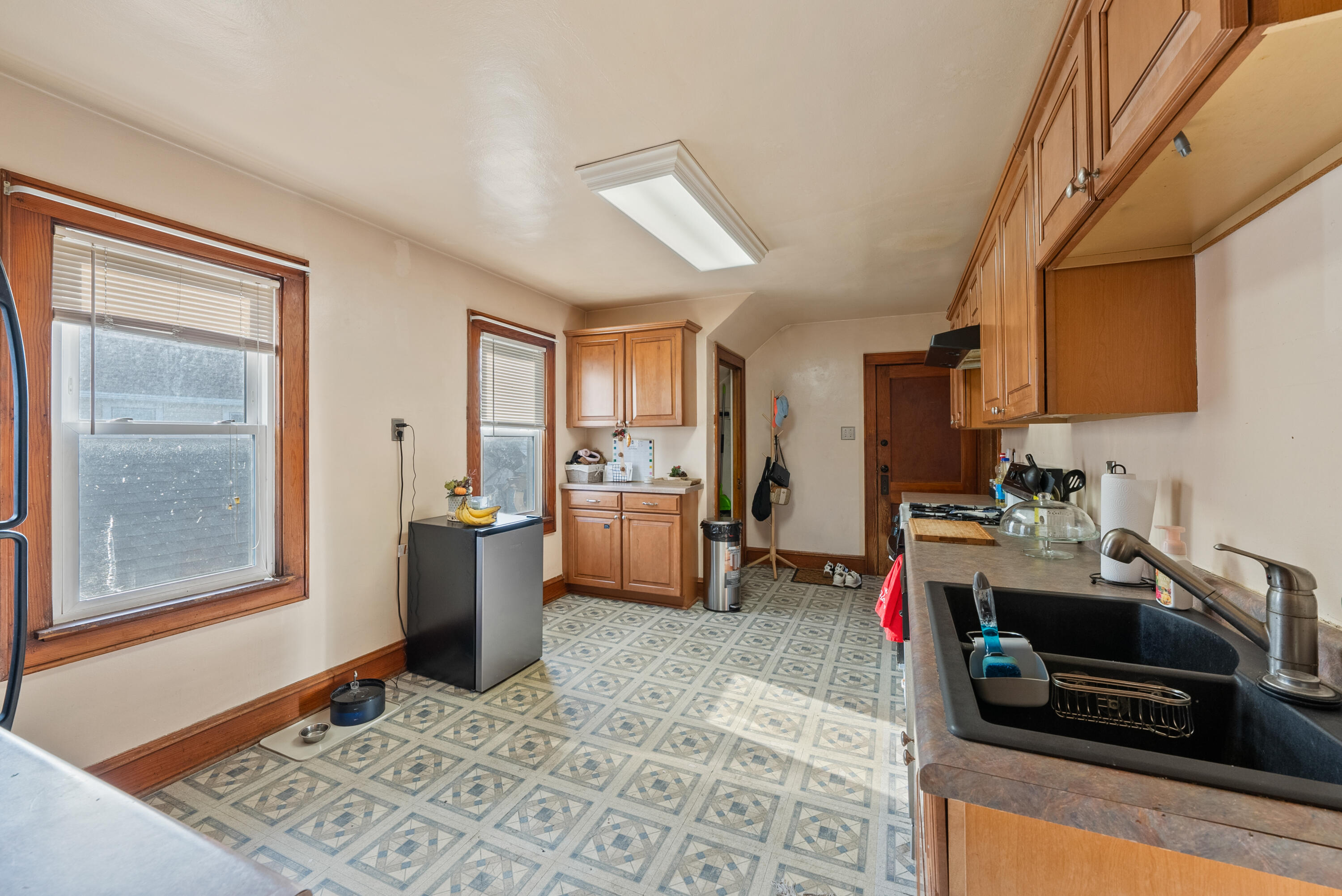 2445 S Austin St