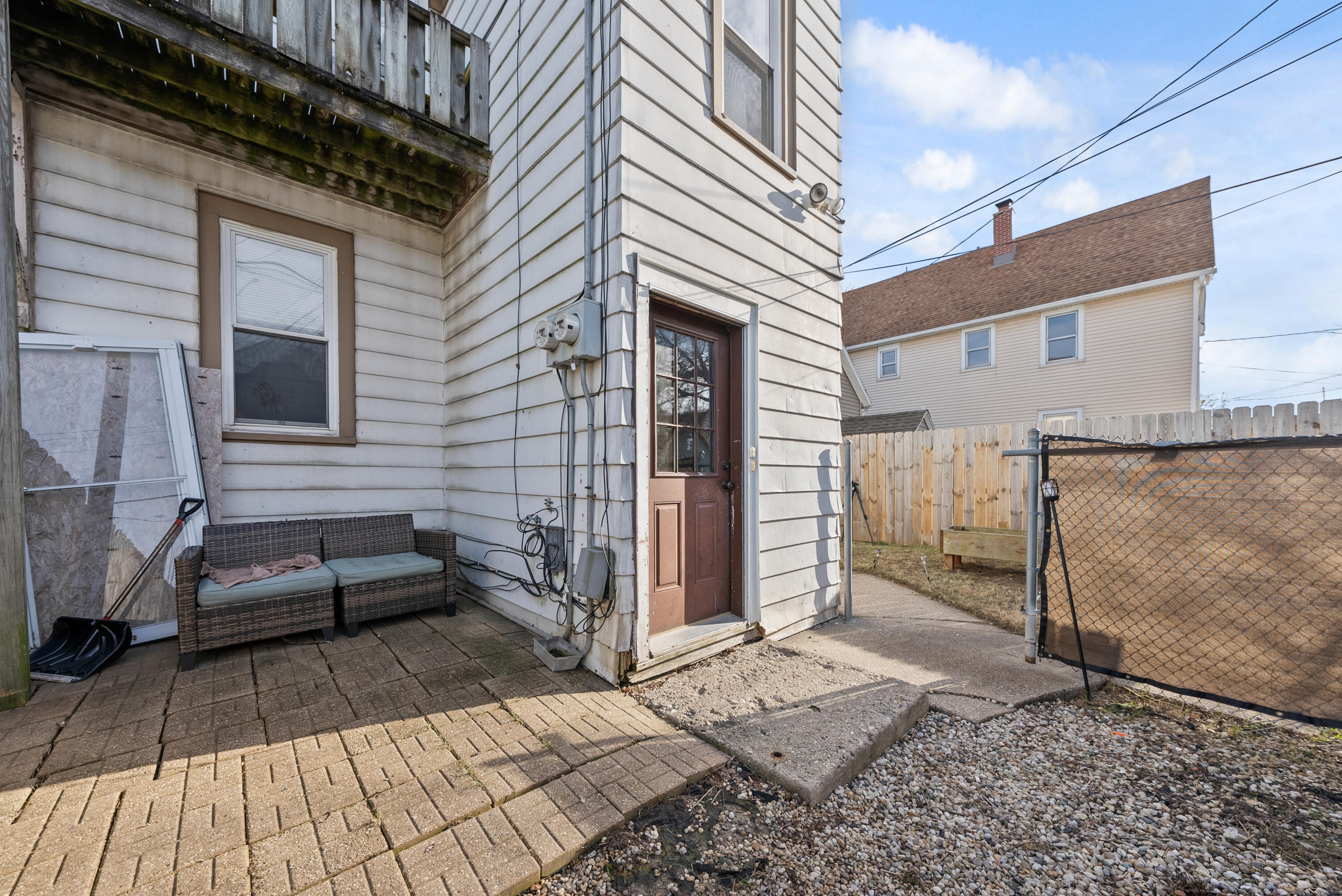 2445 S Austin St