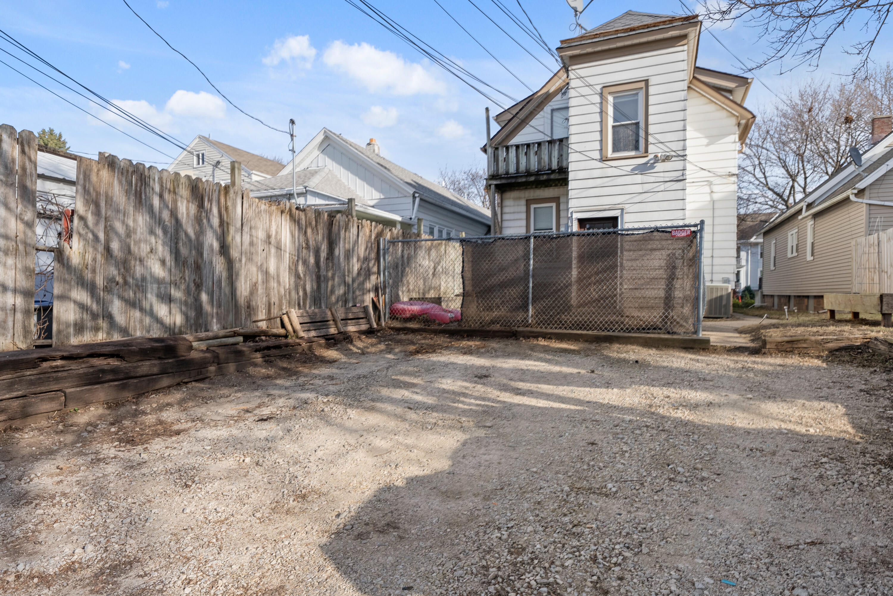 2445 S Austin St