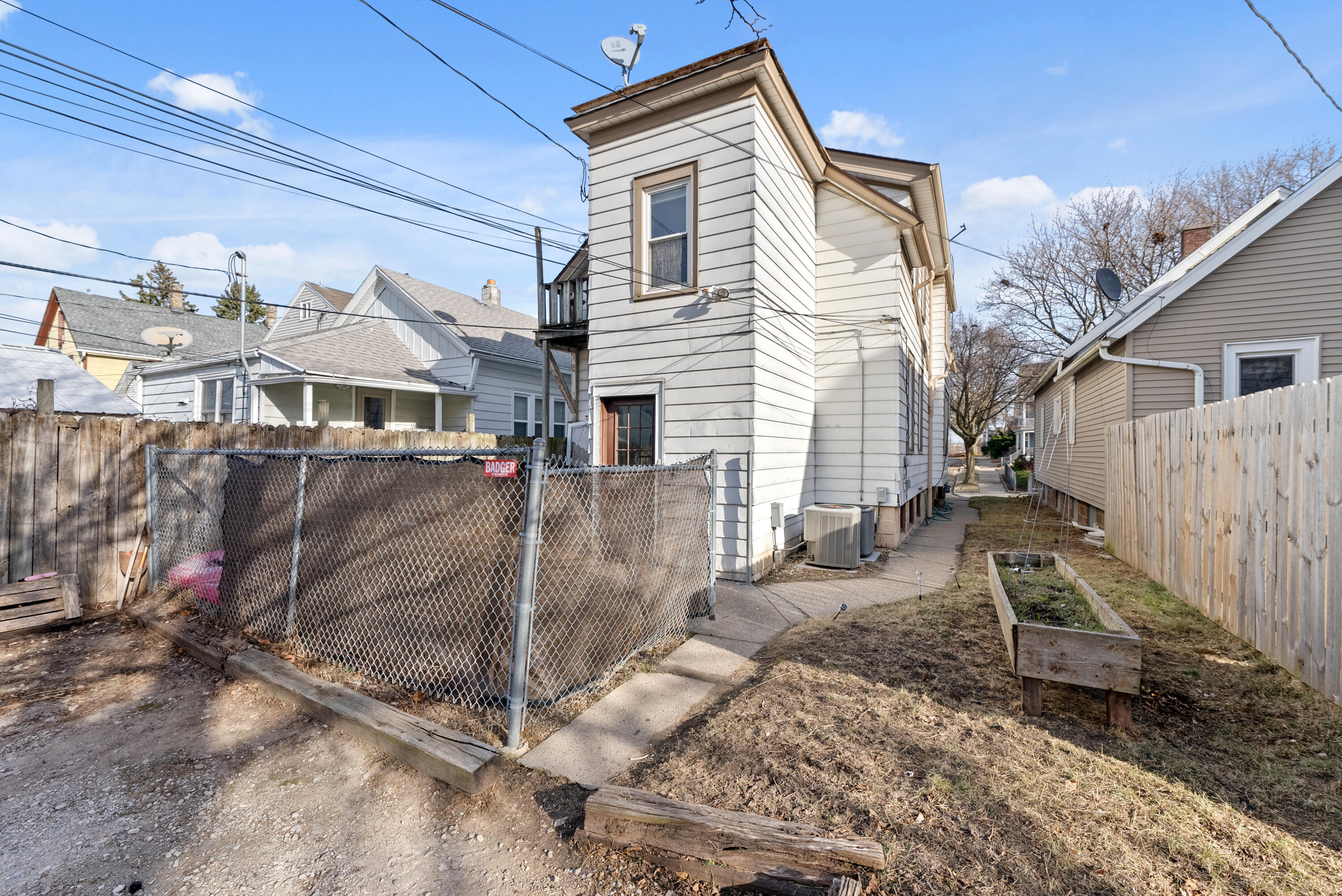 2445 S Austin St
