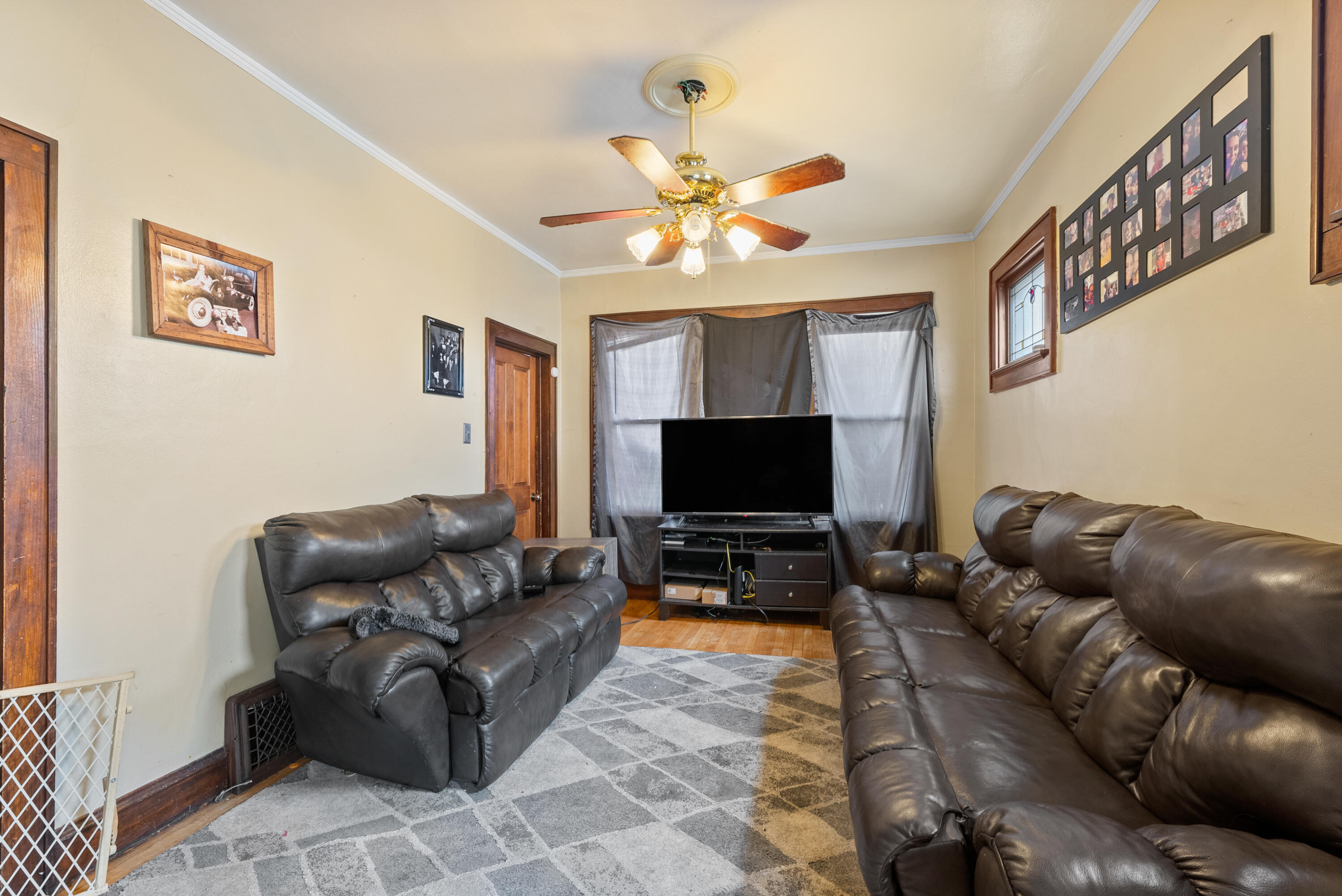 2445 S Austin St