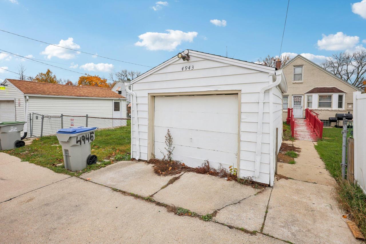 4943 North 24th PLACE