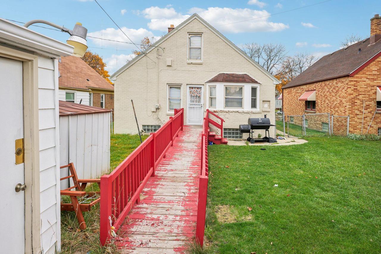 4943 North 24th PLACE