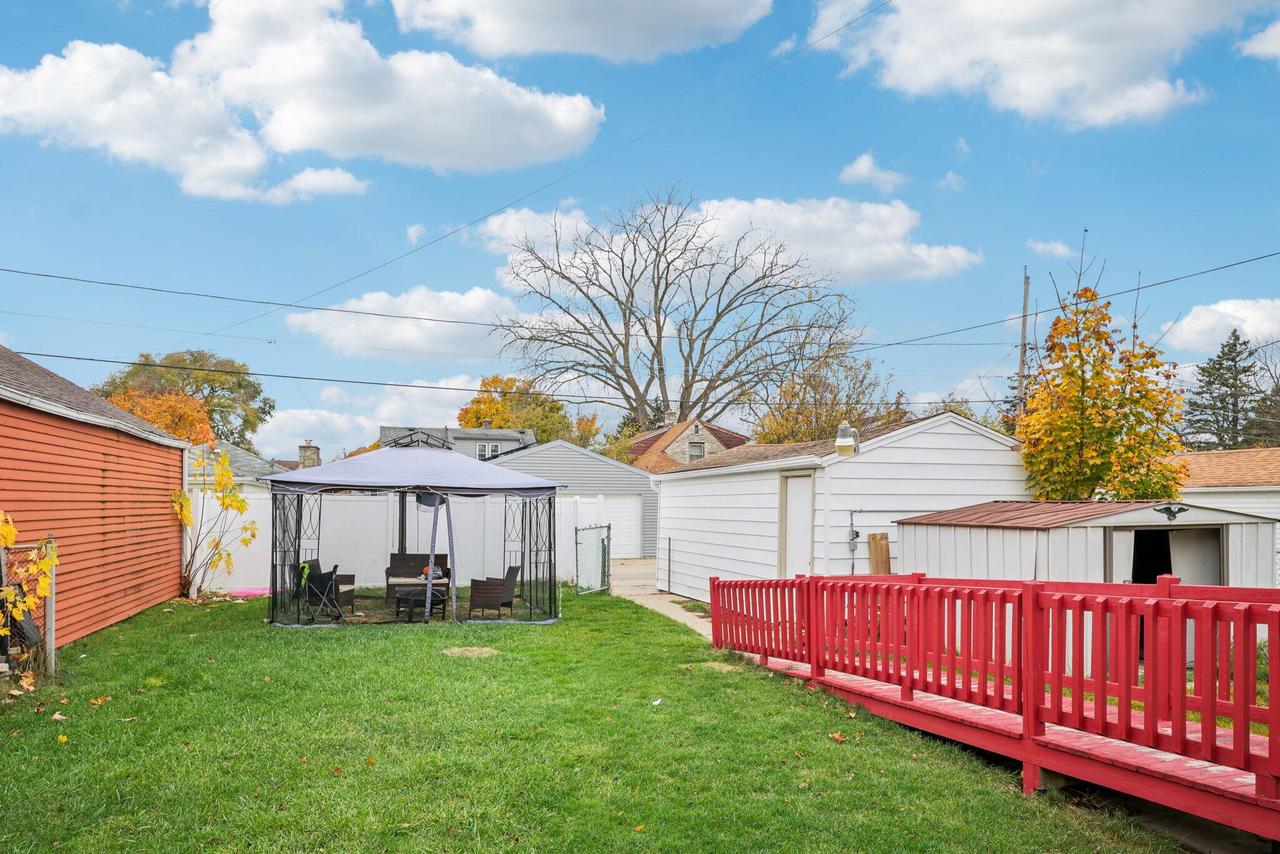 4943 North 24th PLACE