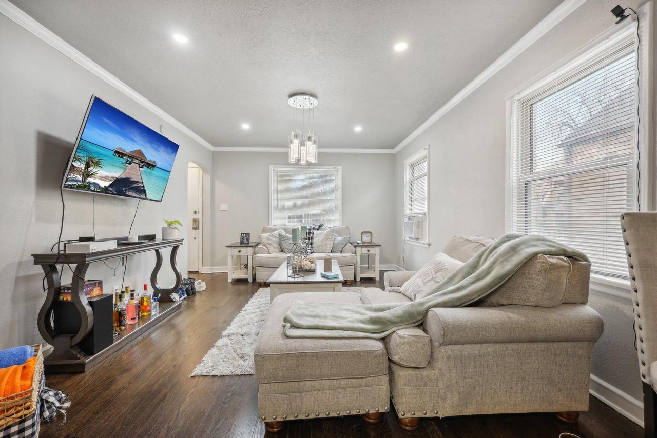 4943 North 24th PLACE