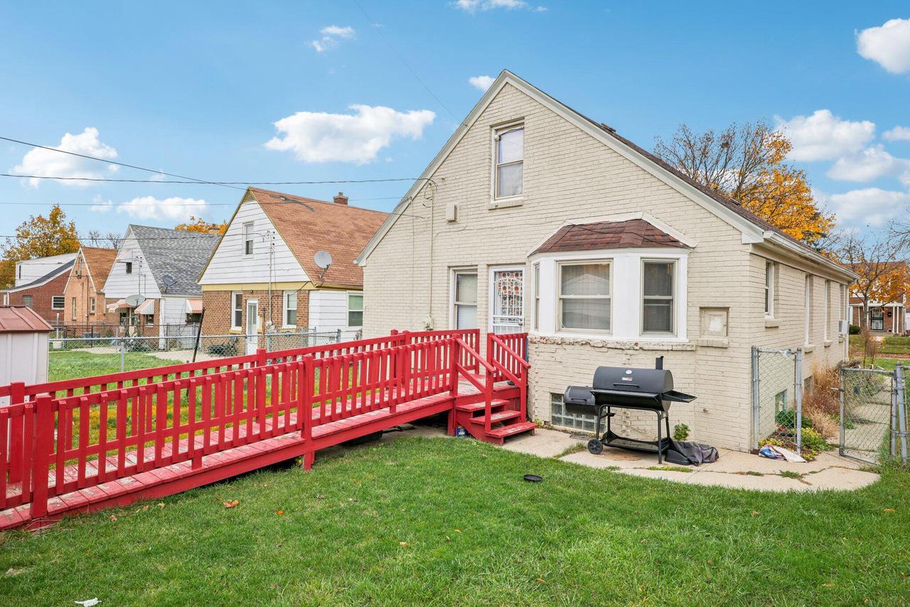 4943 North 24th PLACE