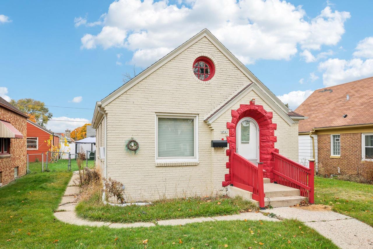 4943 North 24th PLACE