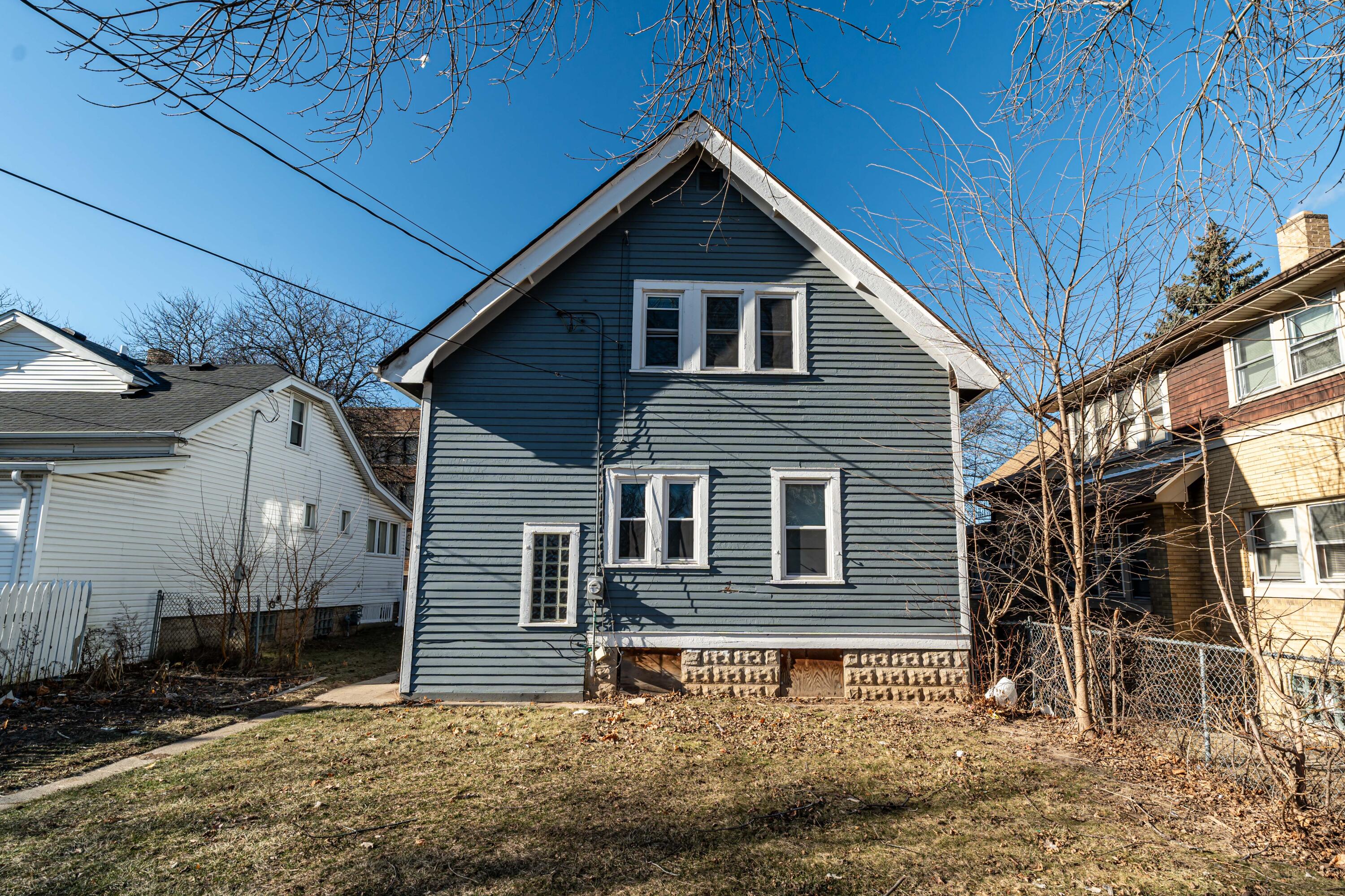 3260 N 37th St